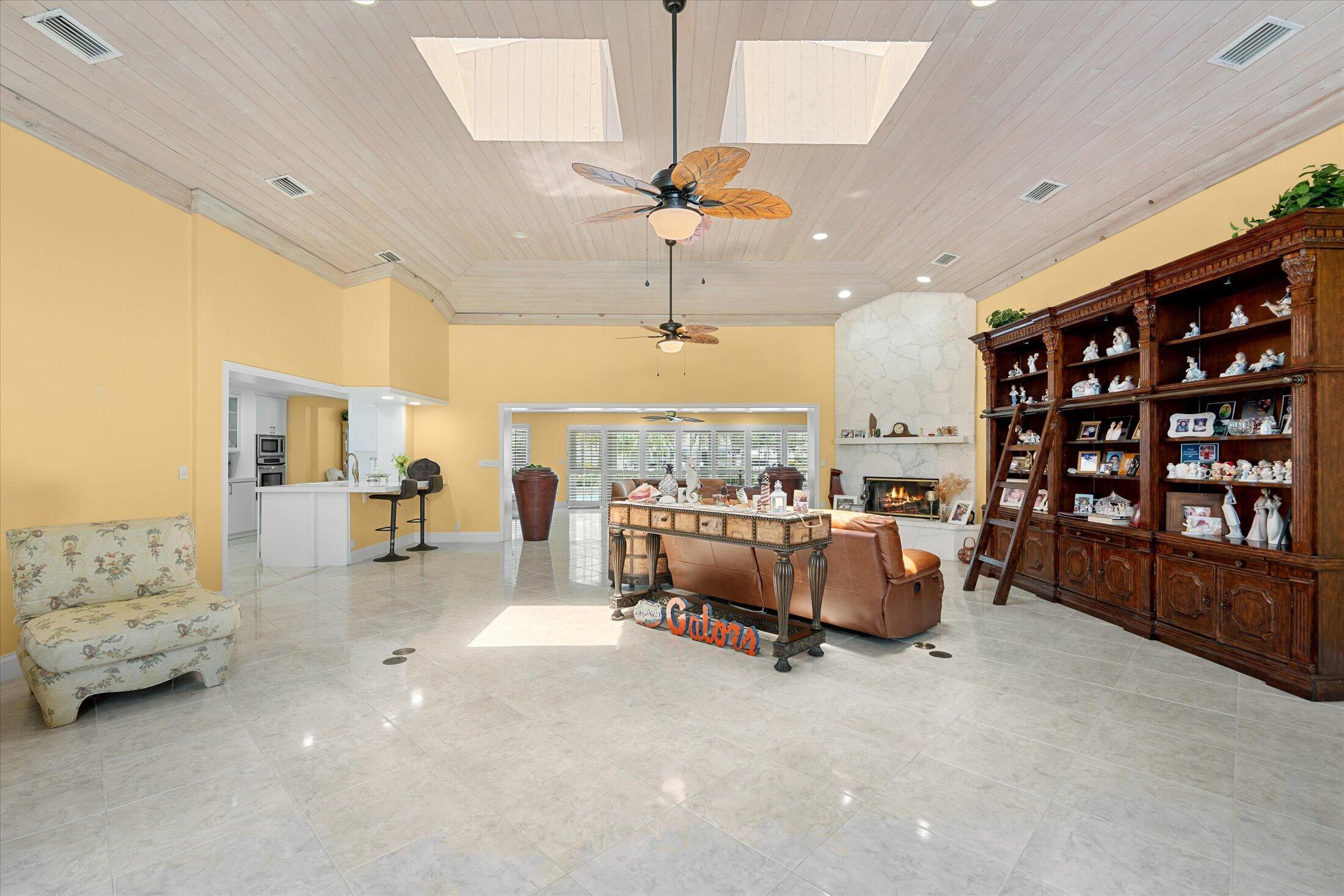 LIGHTHOUSE POINT ESTATES - Residential