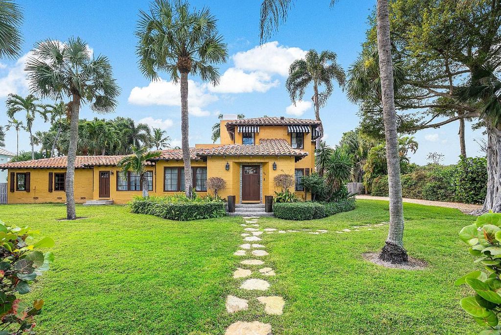 Photo of 334 Palm Trail, Delray Beach, FL 33483 (MLS # R11153790)