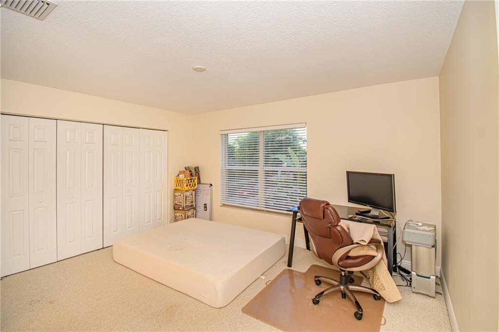 CRYSTAL LAKE - Residential