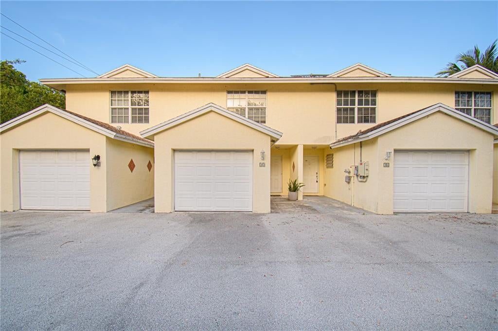 CRYSTAL LAKE - Residential