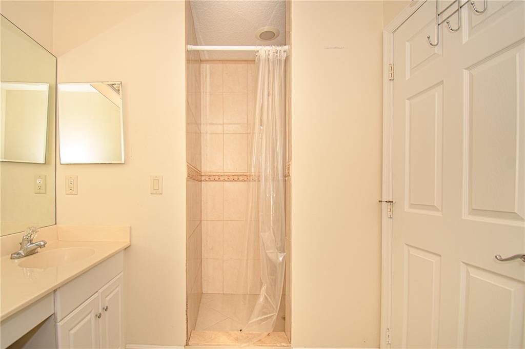 CRYSTAL LAKE - Residential