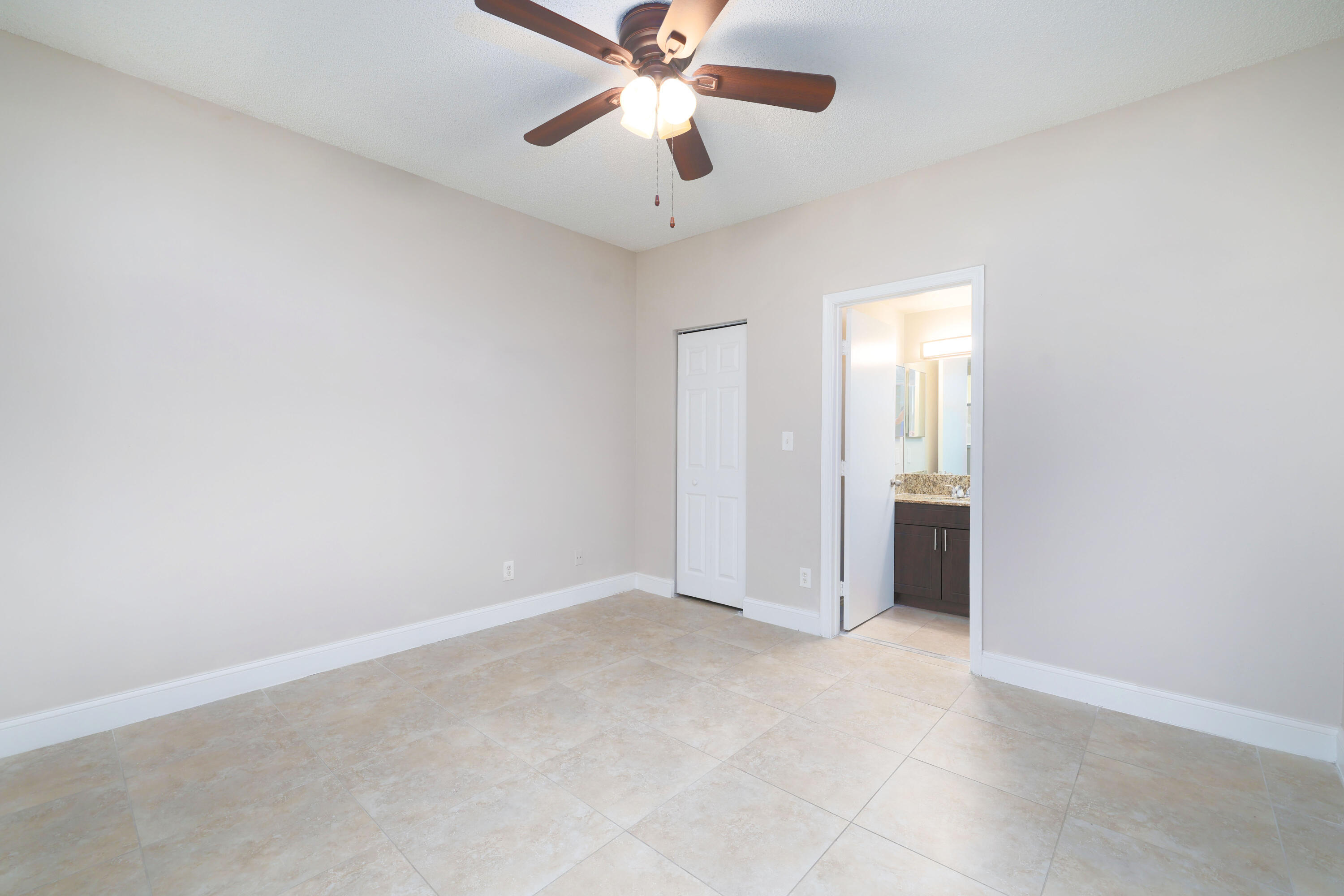 ESTADA OF LOS PASEOS - Residential Lease