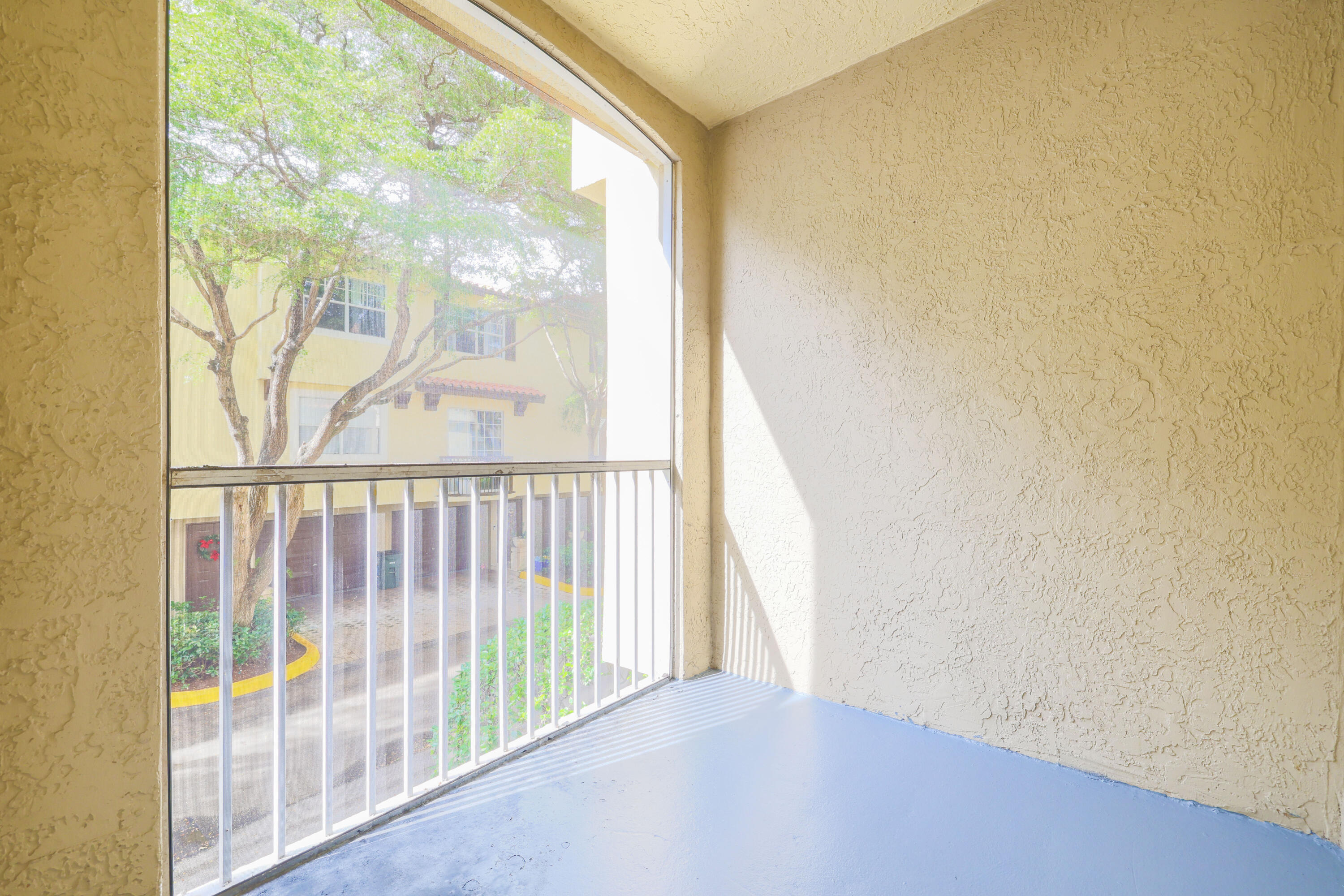 ESTADA OF LOS PASEOS - Residential Lease