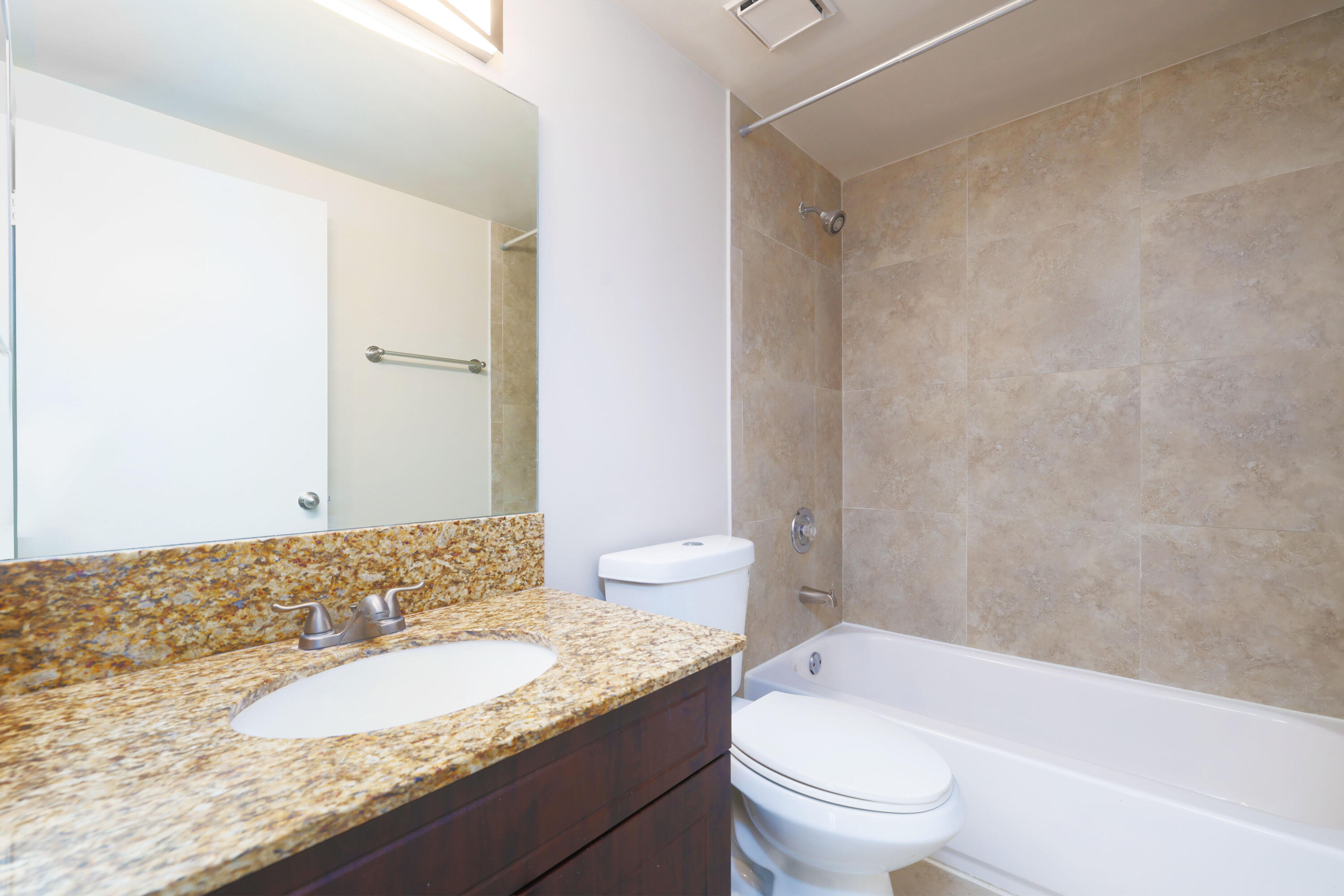 ESTADA OF LOS PASEOS - Residential Lease