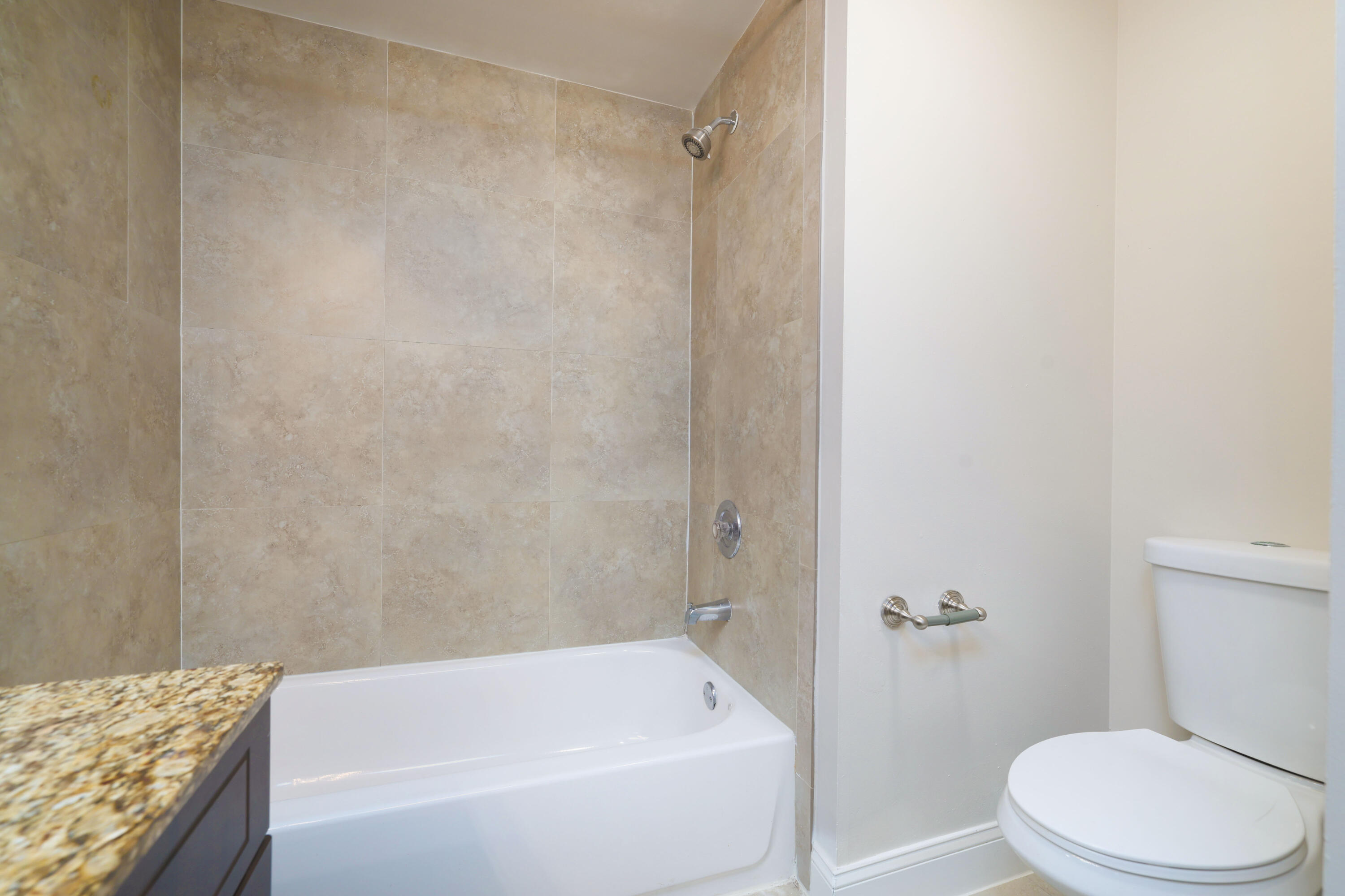 ESTADA OF LOS PASEOS - Residential Lease