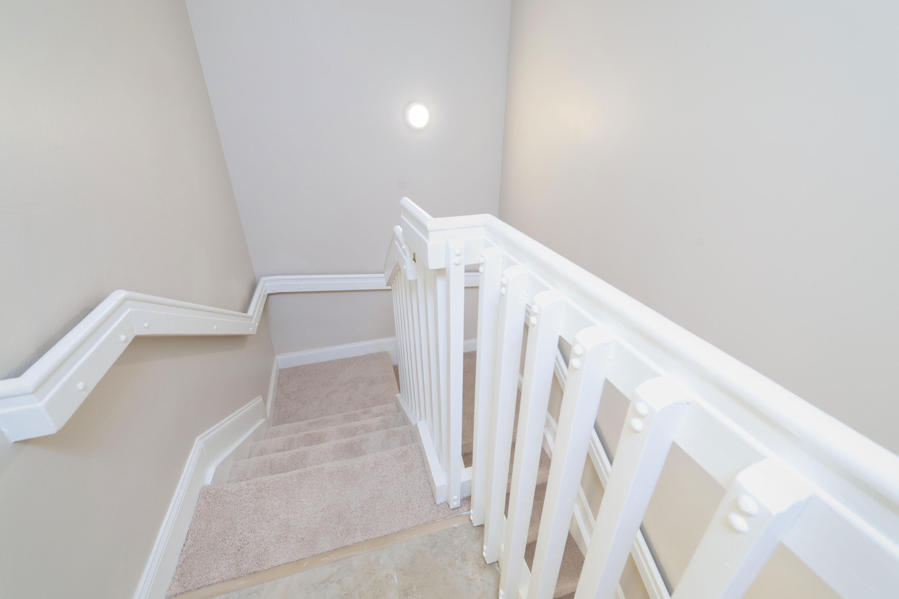 ESTADA OF LOS PASEOS - Residential Lease