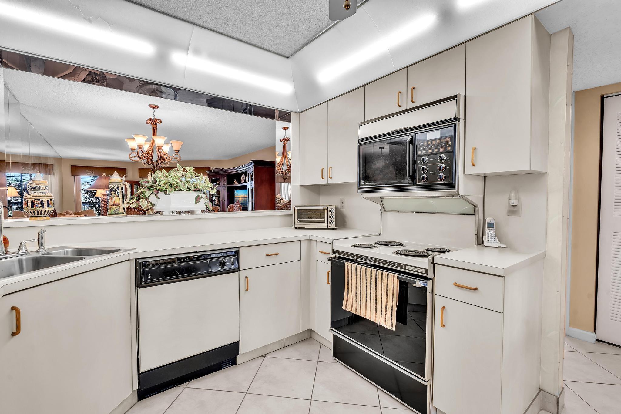 7449 Fairfax Dr 211