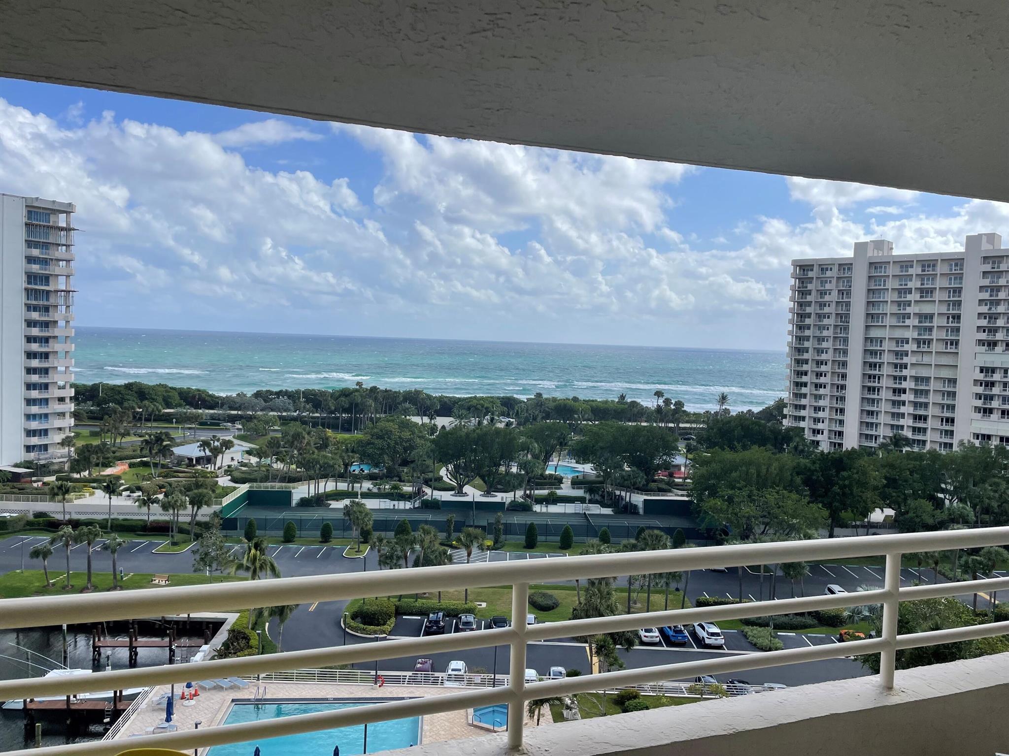 Beautiful 2 bedroom condo in D Building of the Sea Ranch Club or Boca Raton. Amazing ocean views. UNFURNISHED. Many amenities in complex. (Gym, Pools, Tennis, Pickle Ball, Beach etc).