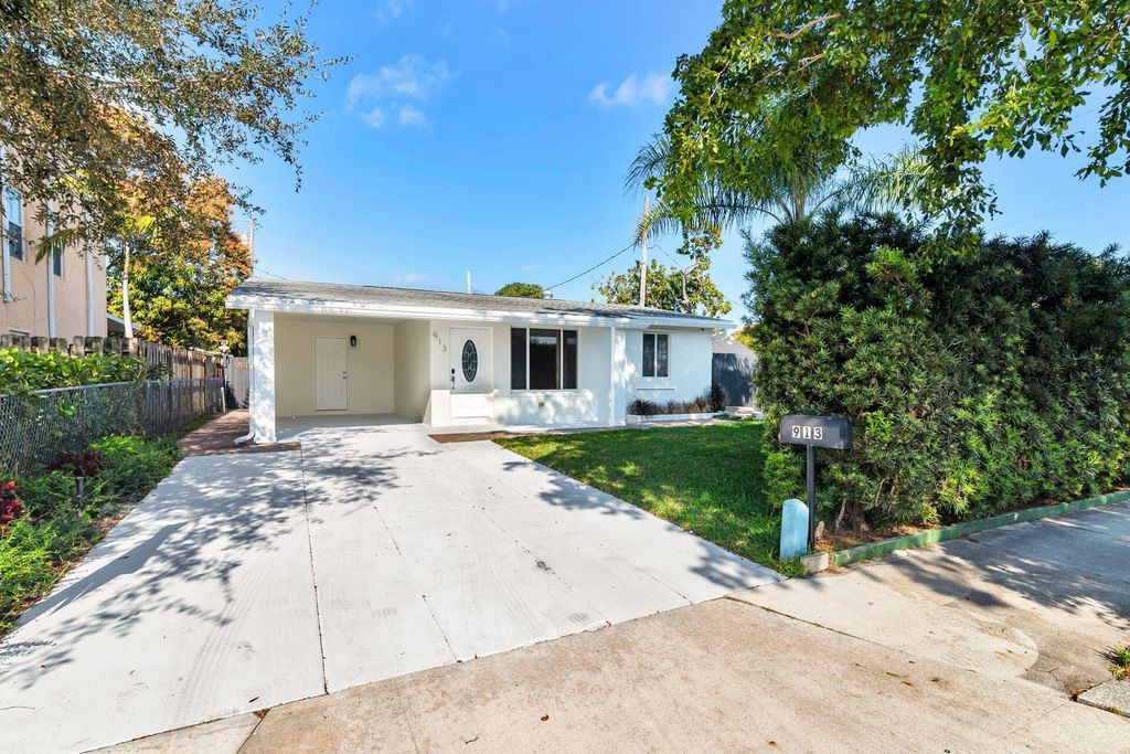Photo of 913 Avon Road, West Palm Beach, FL 33401 (MLS # R11117562)