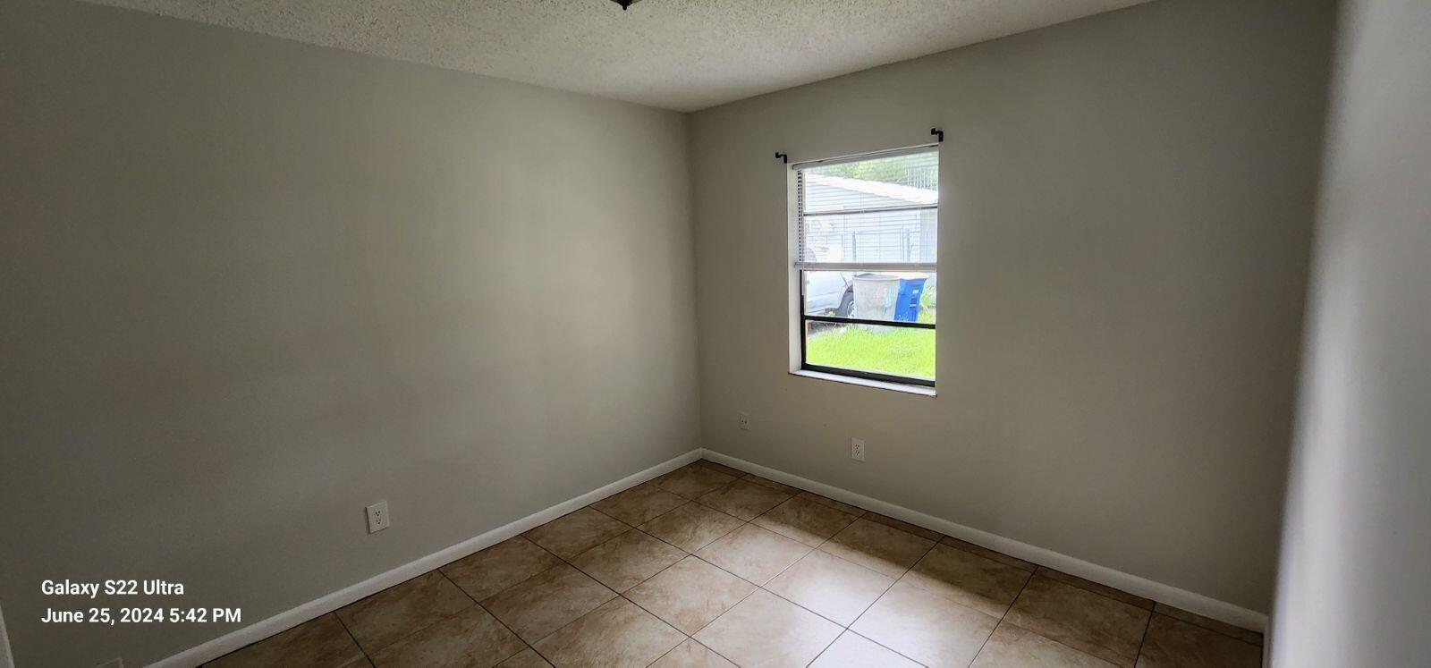 MARAVILLA GARDENS SUBDIVI - Residential Lease