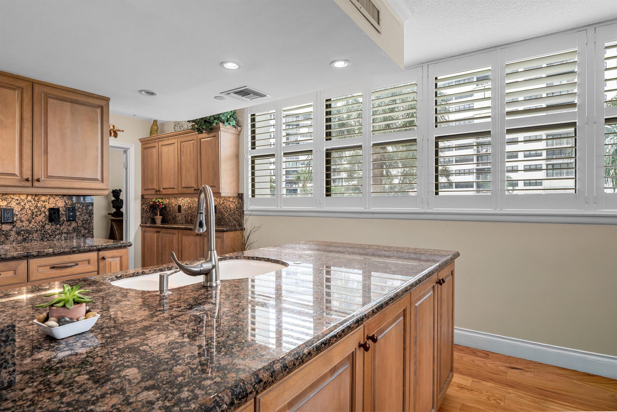 GOVERNORS POINTE CONDO - Residential
