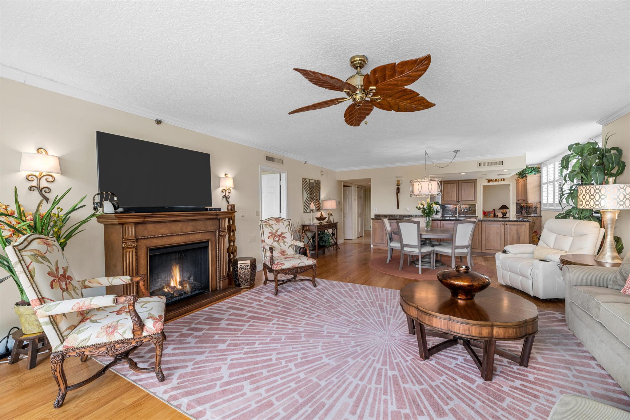 GOVERNORS POINTE CONDO - Residential