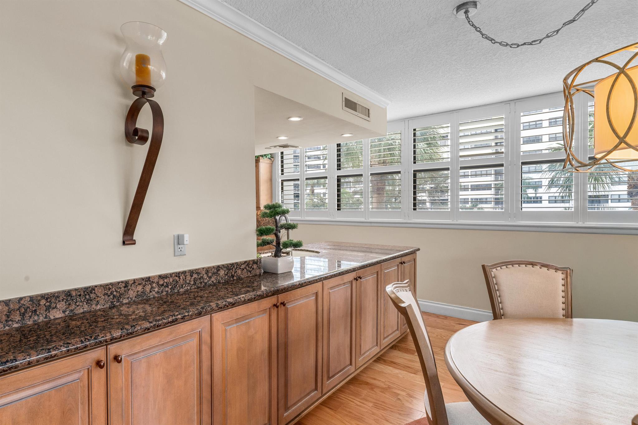 GOVERNORS POINTE CONDO - Residential
