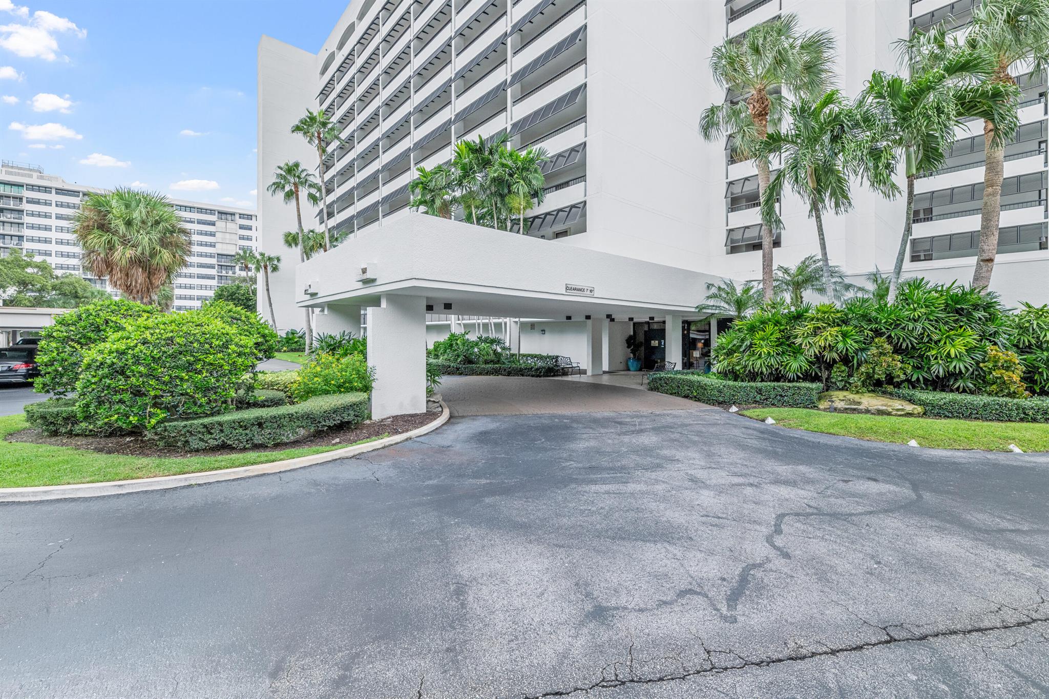 GOVERNORS POINTE CONDO - Residential