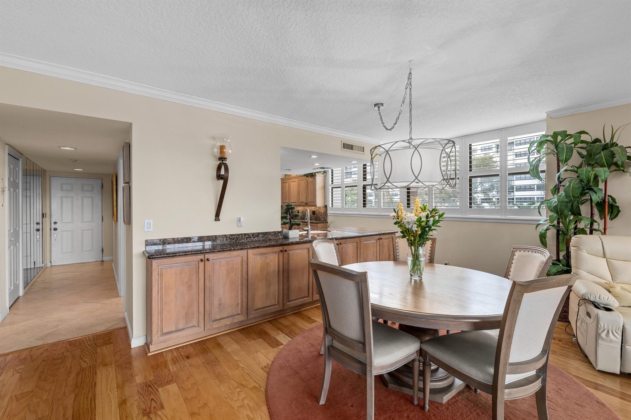 GOVERNORS POINTE CONDO - Residential
