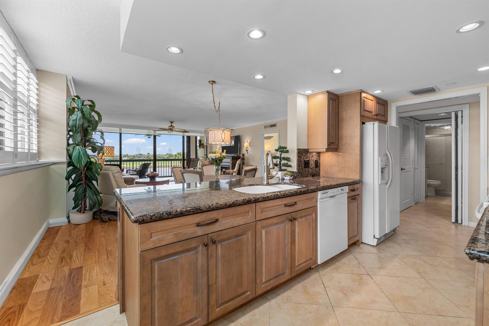 GOVERNORS POINTE CONDO - Residential