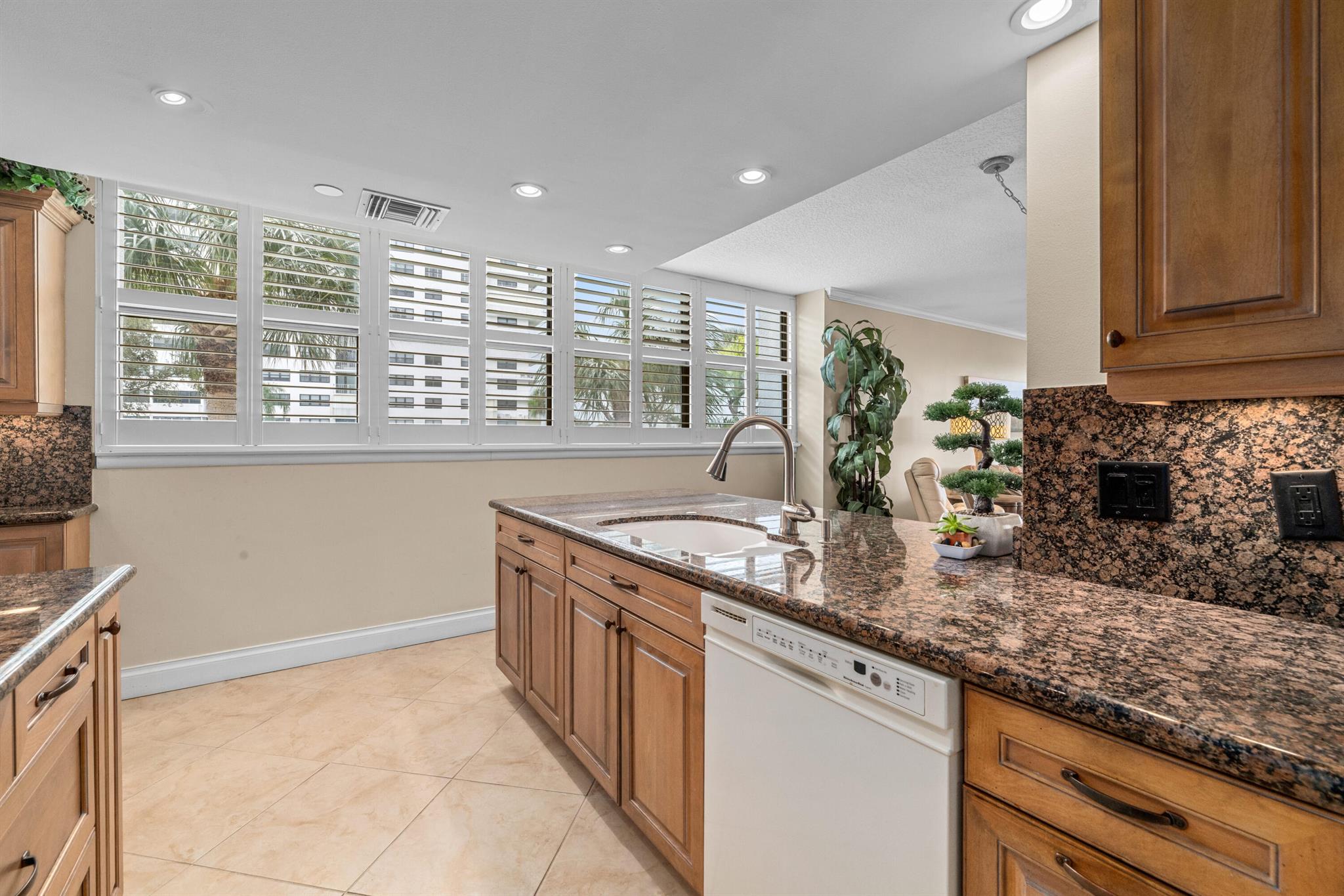 GOVERNORS POINTE CONDO - Residential