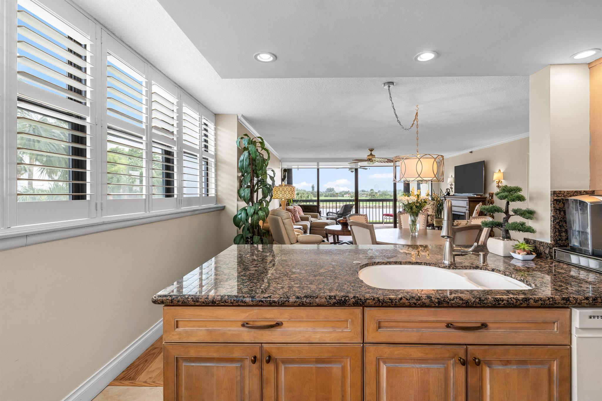 GOVERNORS POINTE CONDO - Residential