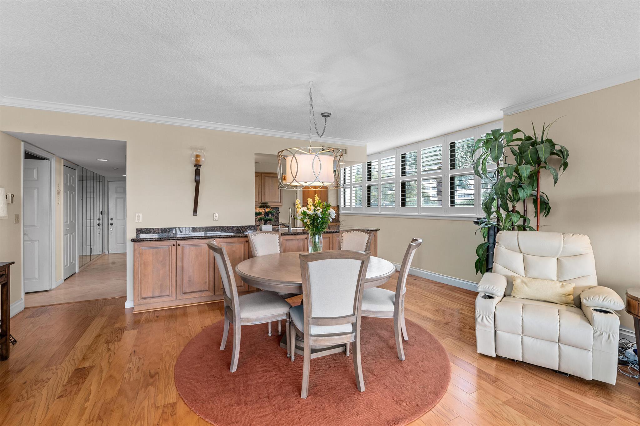 GOVERNORS POINTE CONDO - Residential