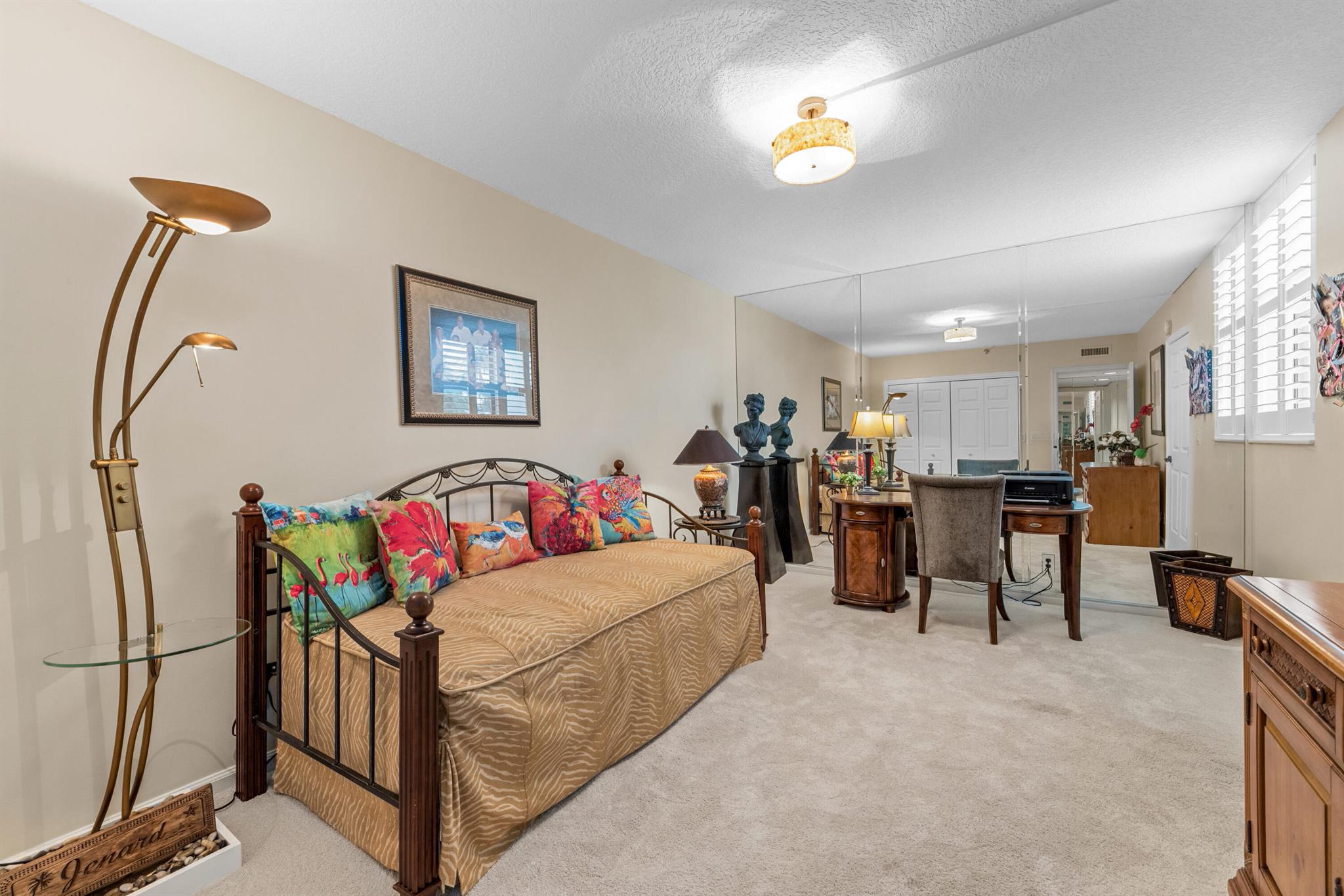 GOVERNORS POINTE CONDO - Residential