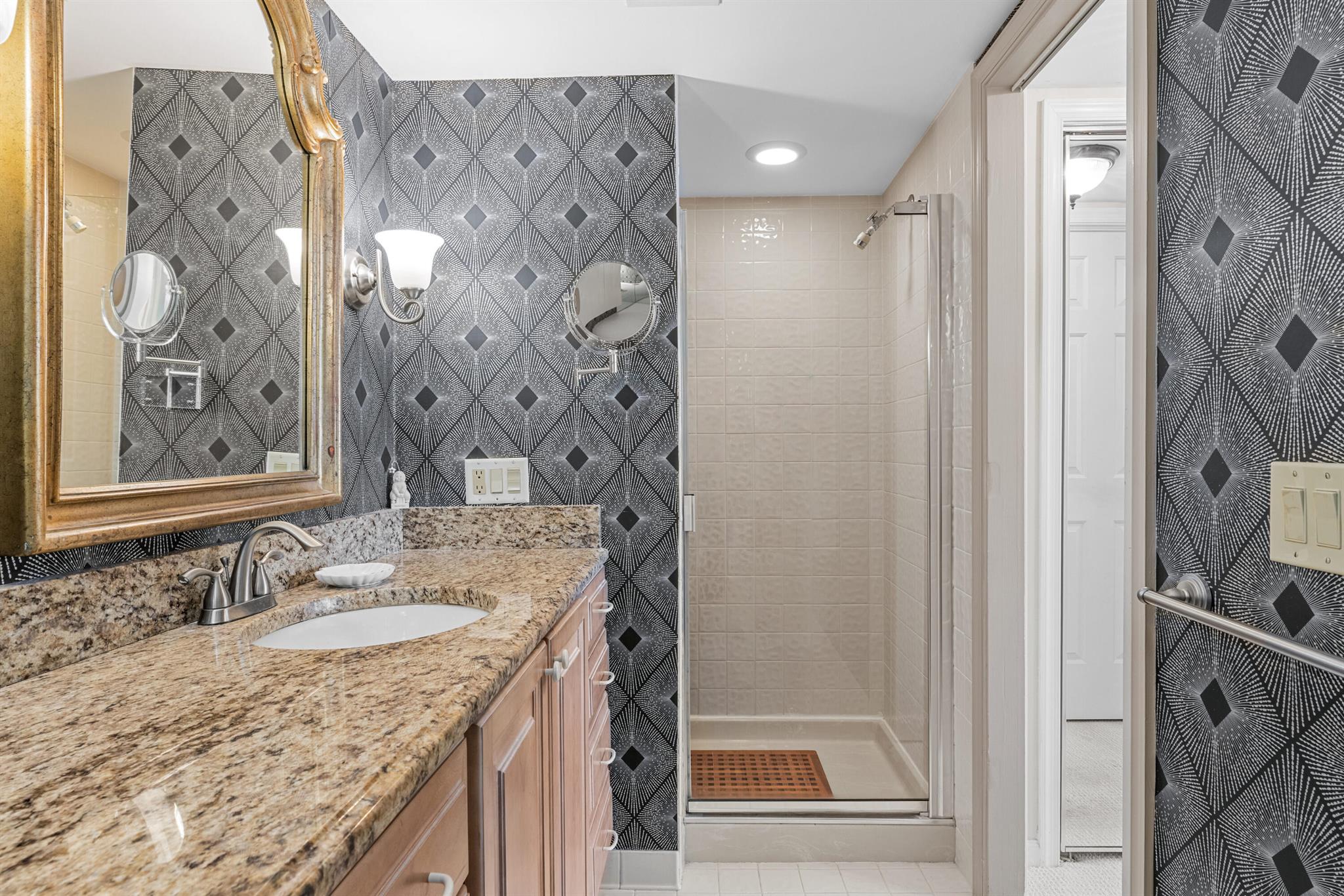 GOVERNORS POINTE CONDO - Residential