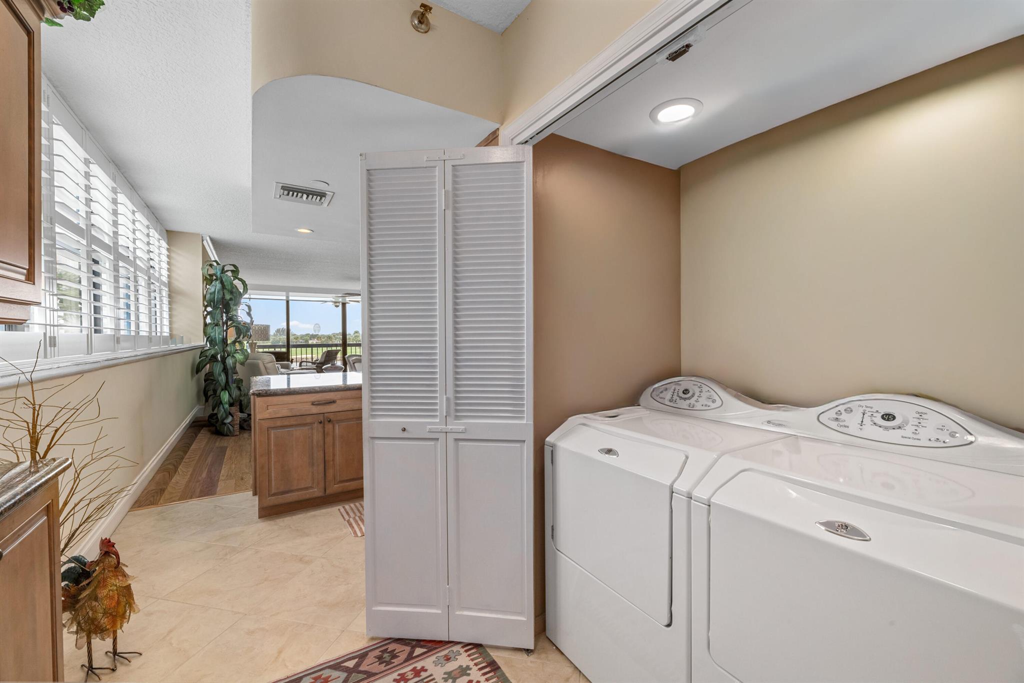 GOVERNORS POINTE CONDO - Residential