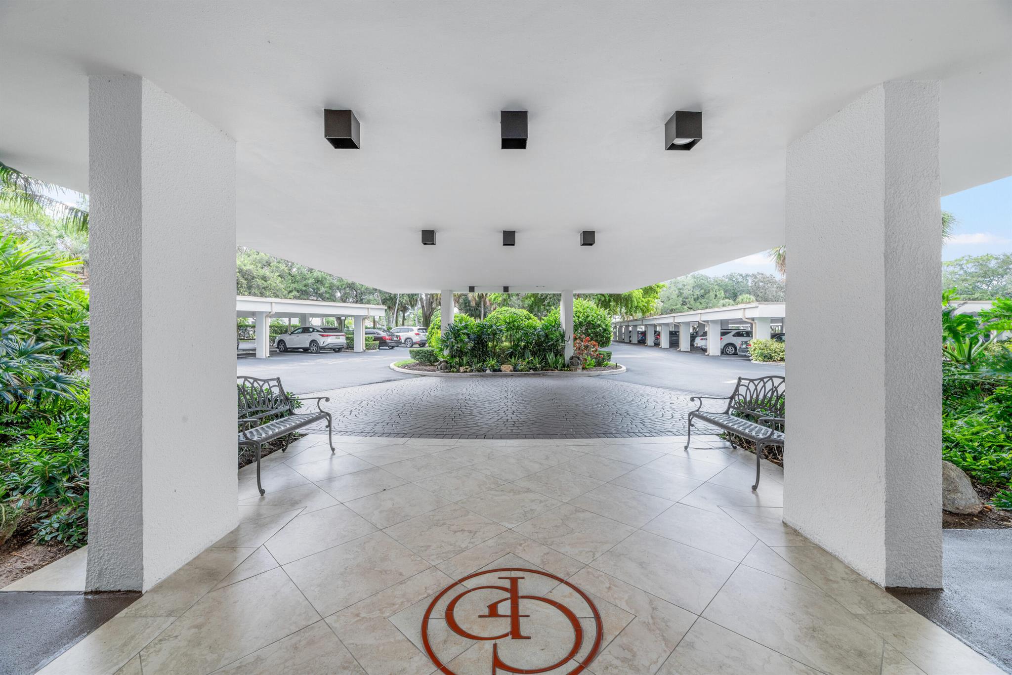 GOVERNORS POINTE CONDO - Residential