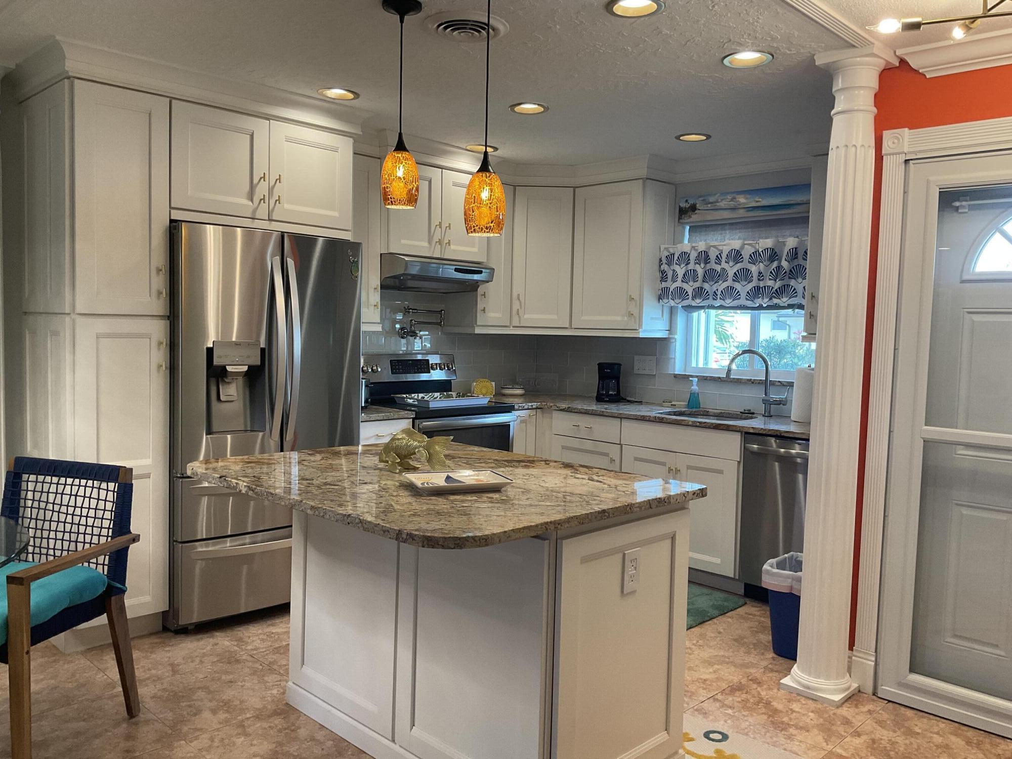 CRESTHAVEN VILLAS 3 CONDO - Residential