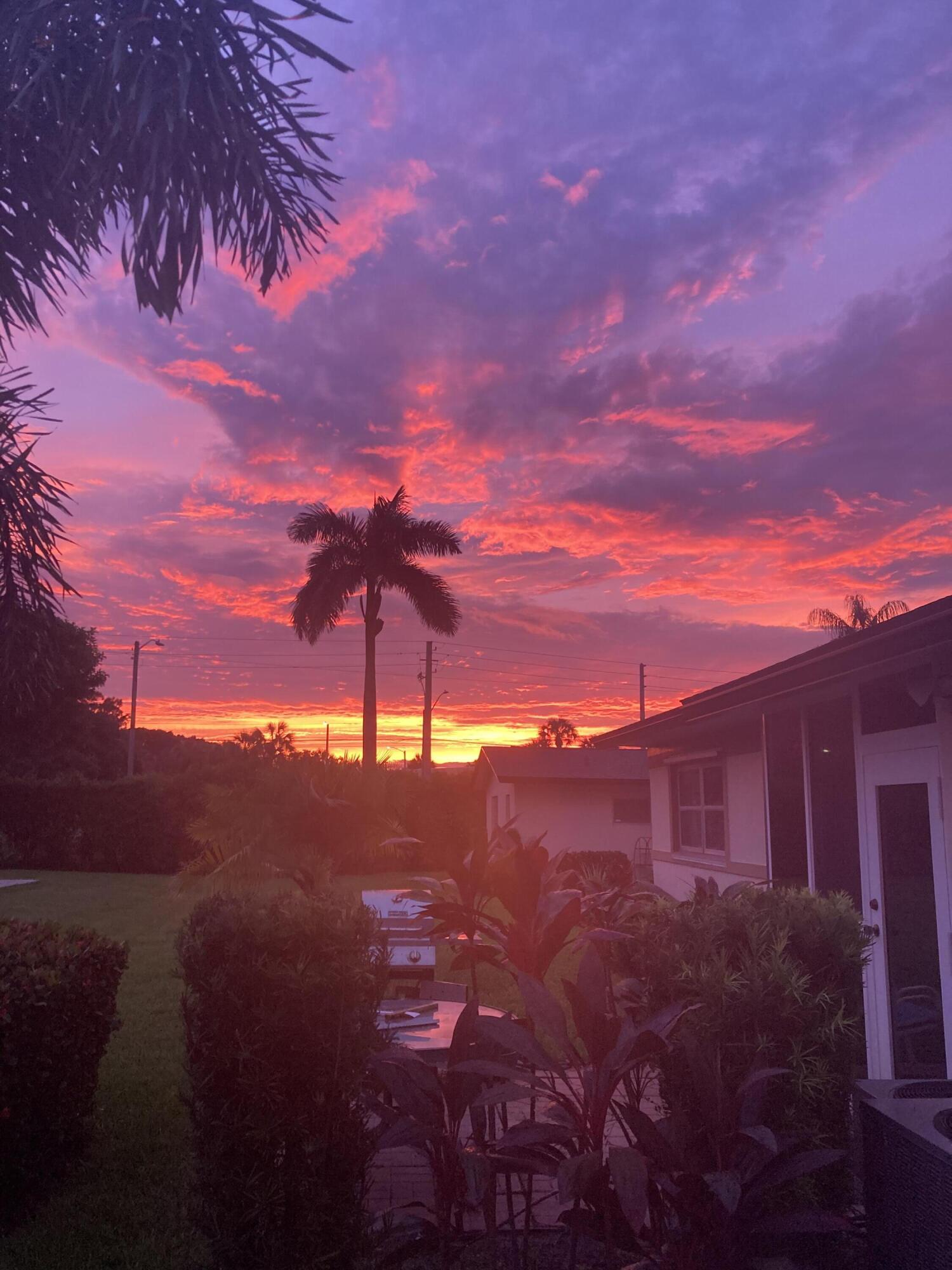 CRESTHAVEN VILLAS 3 CONDO - Residential