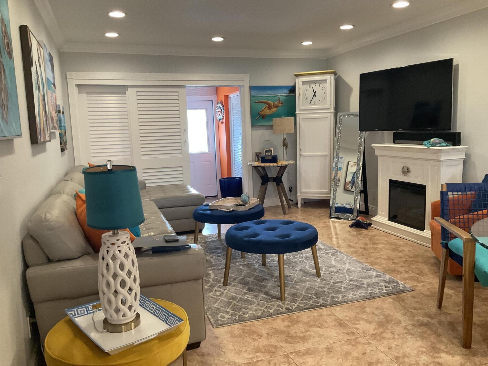 CRESTHAVEN VILLAS 3 CONDO - Residential