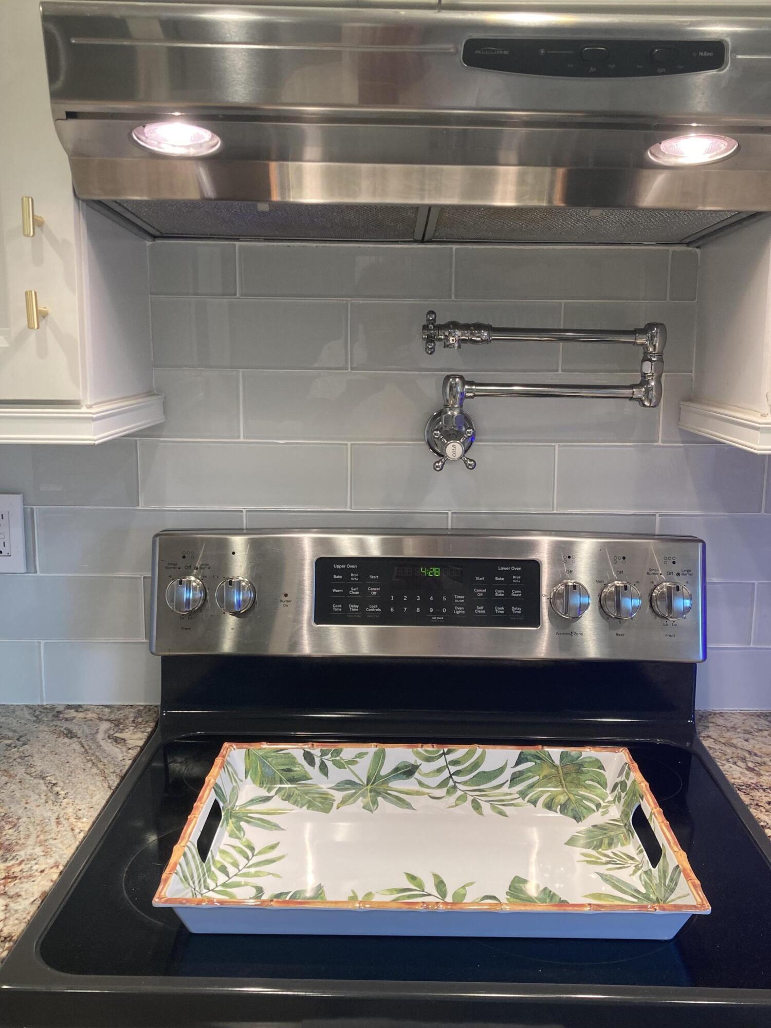 CRESTHAVEN VILLAS 3 CONDO - Residential