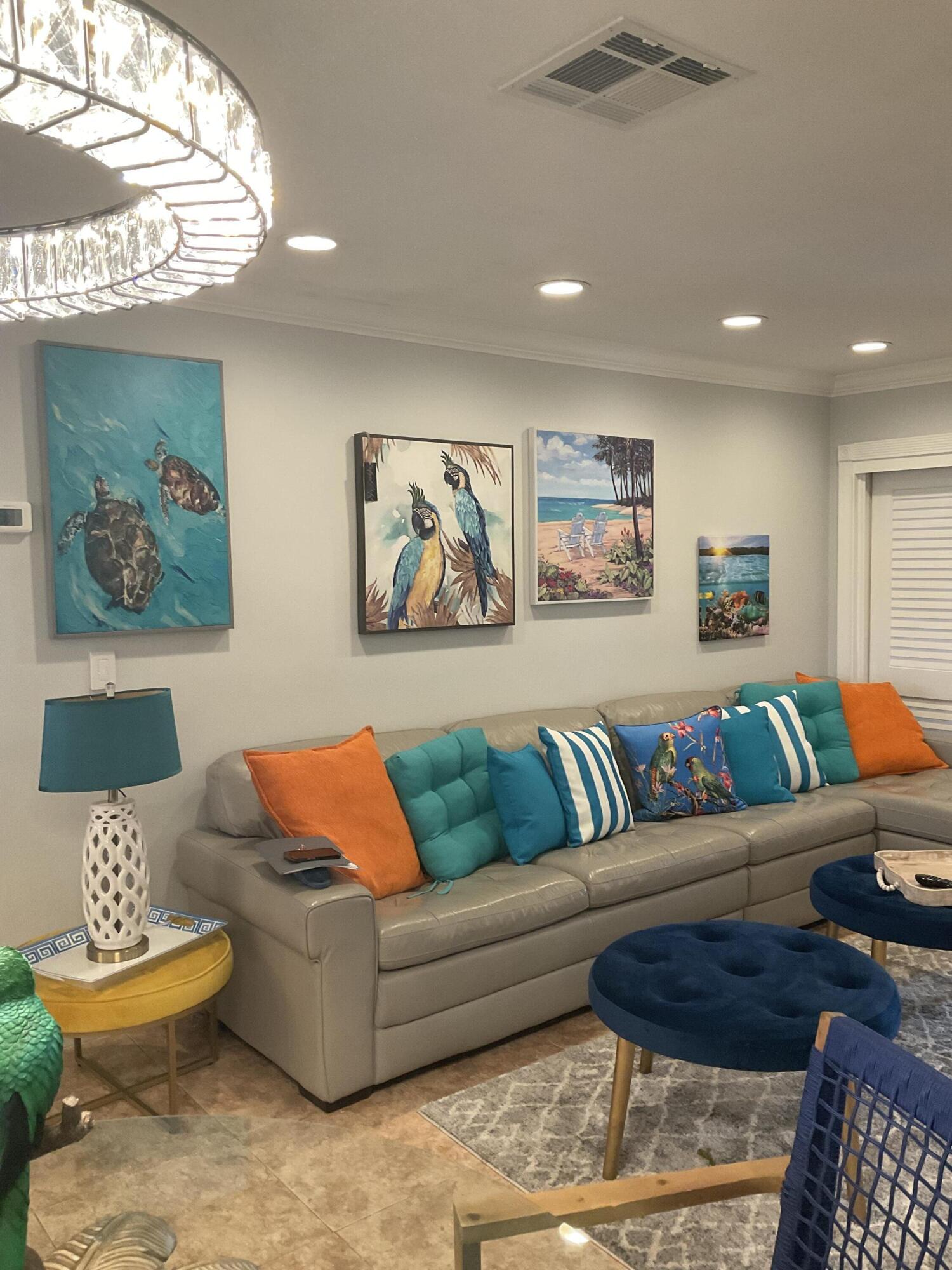 CRESTHAVEN VILLAS 3 CONDO - Residential