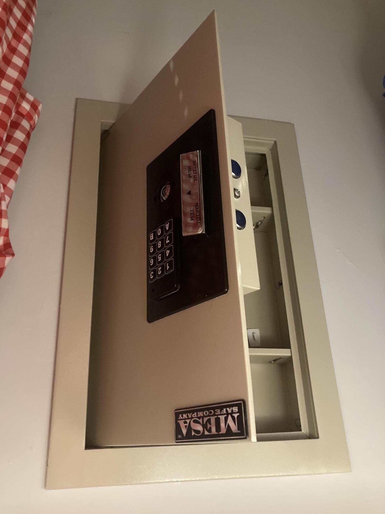 CRESTHAVEN VILLAS 3 CONDO - Residential