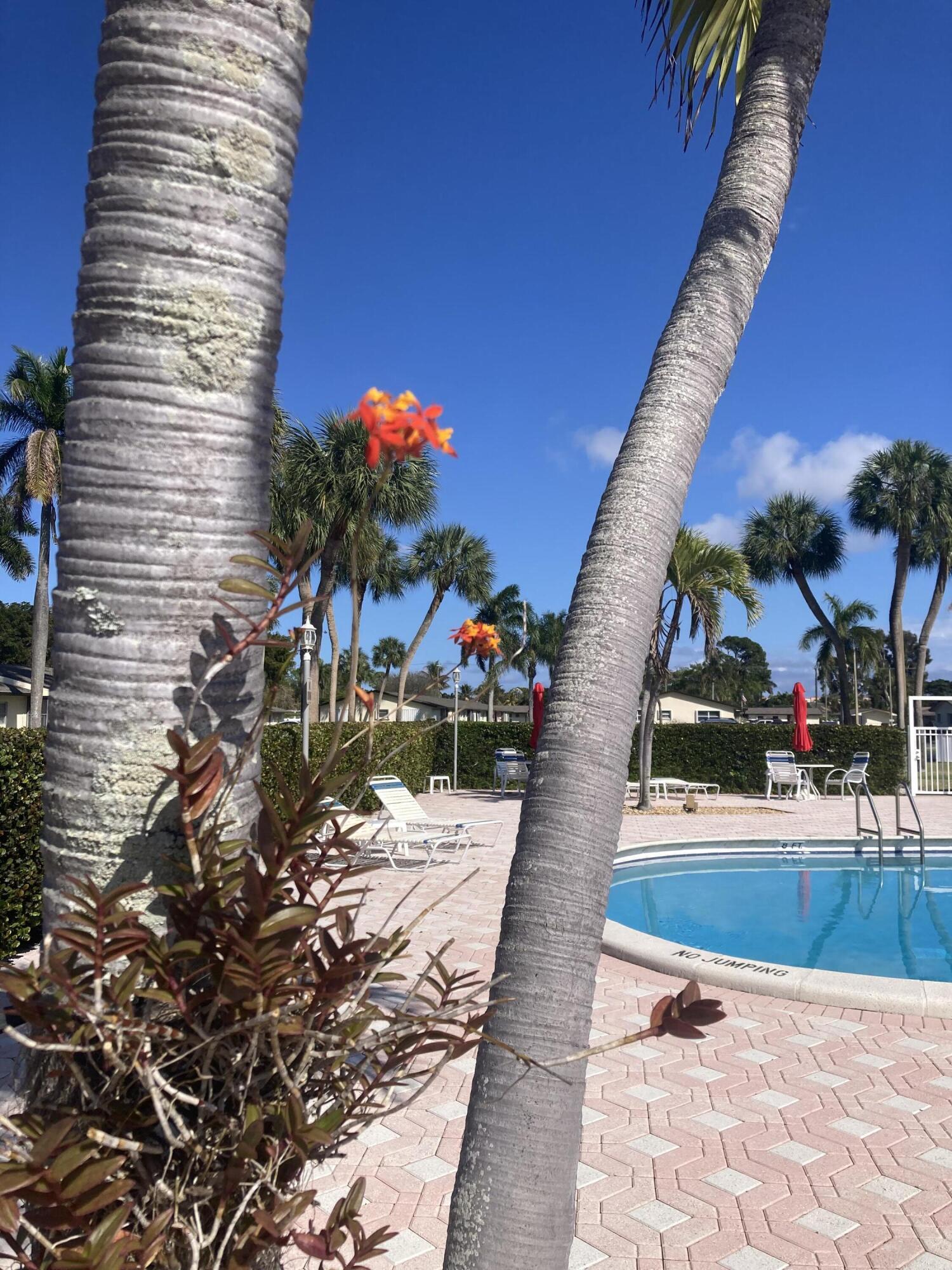 CRESTHAVEN VILLAS 3 CONDO - Residential