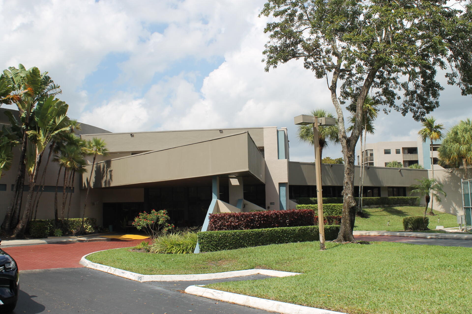 COLONY POINT 3 CONDO - Residential