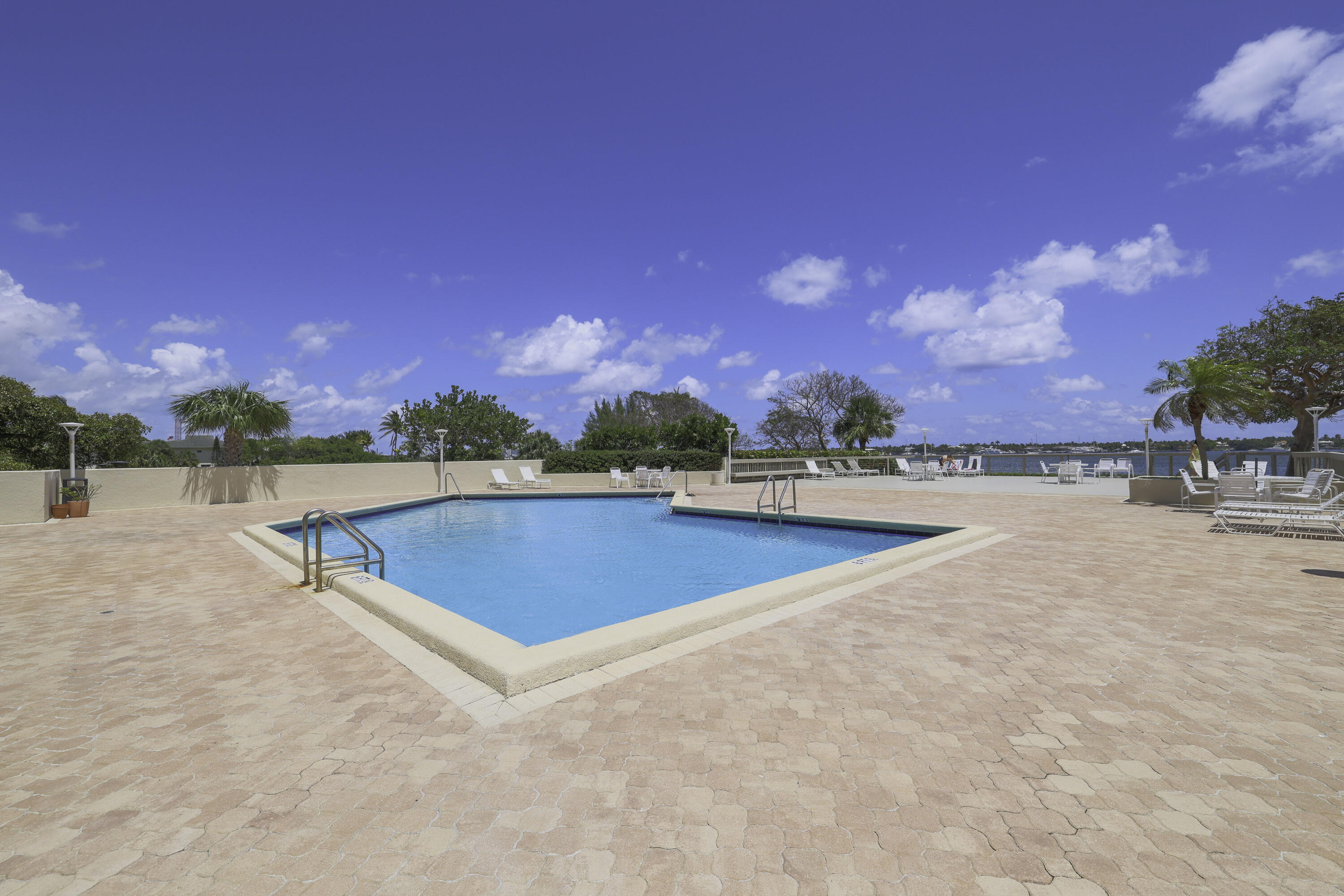 PALM BEACH HOUSE CONDO - Residential