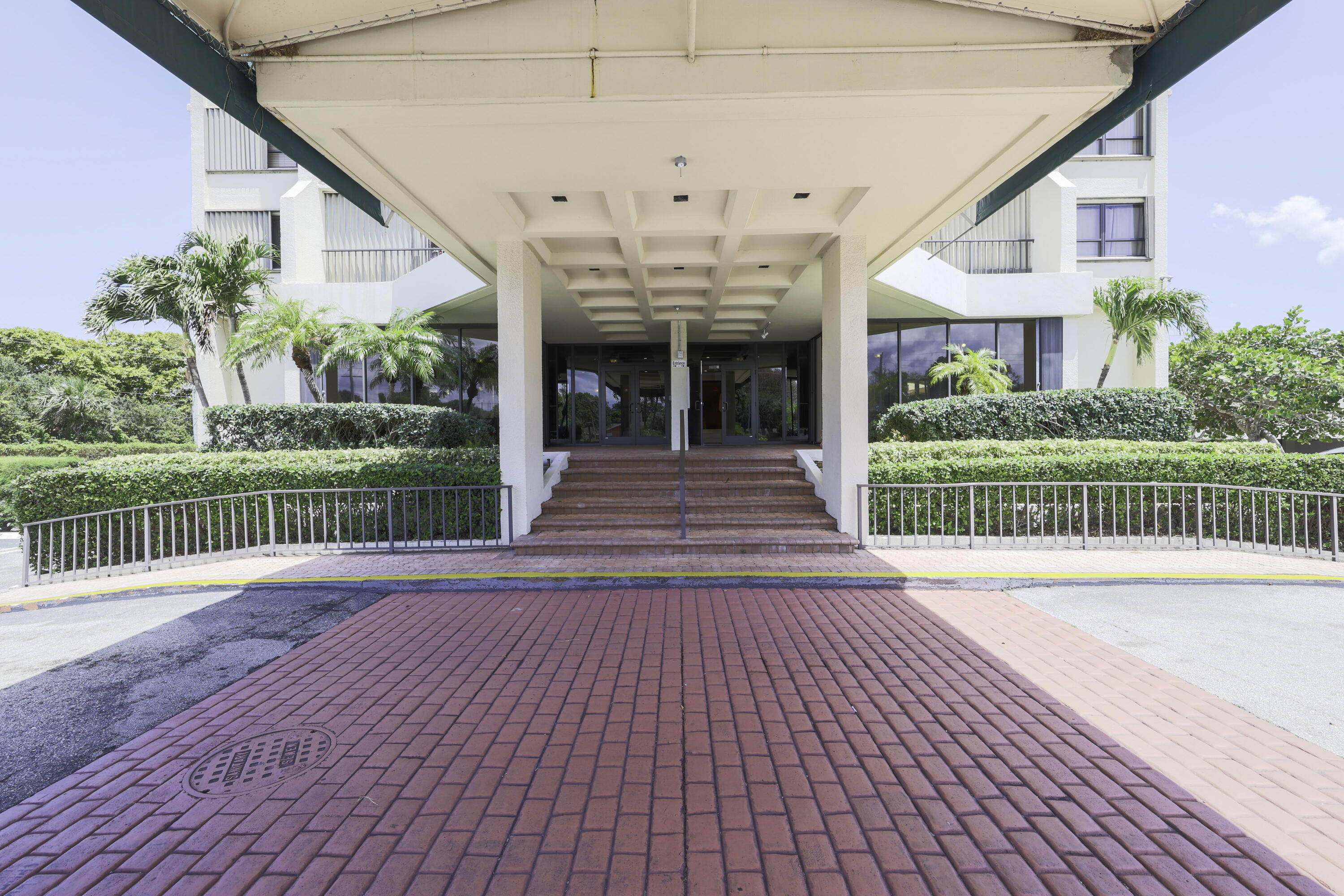 PALM BEACH HOUSE CONDO - Residential