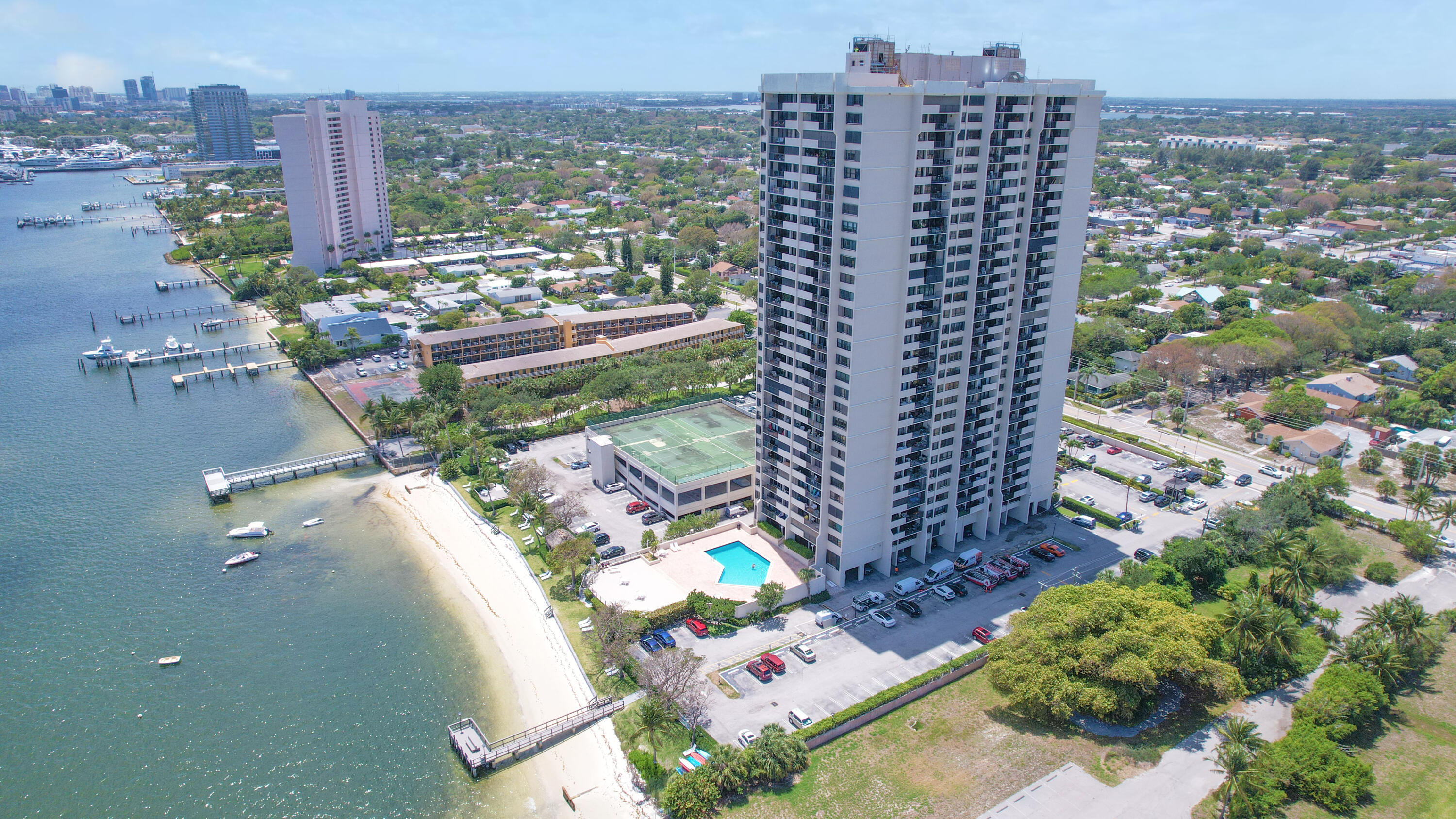 PALM BEACH HOUSE CONDO - Residential