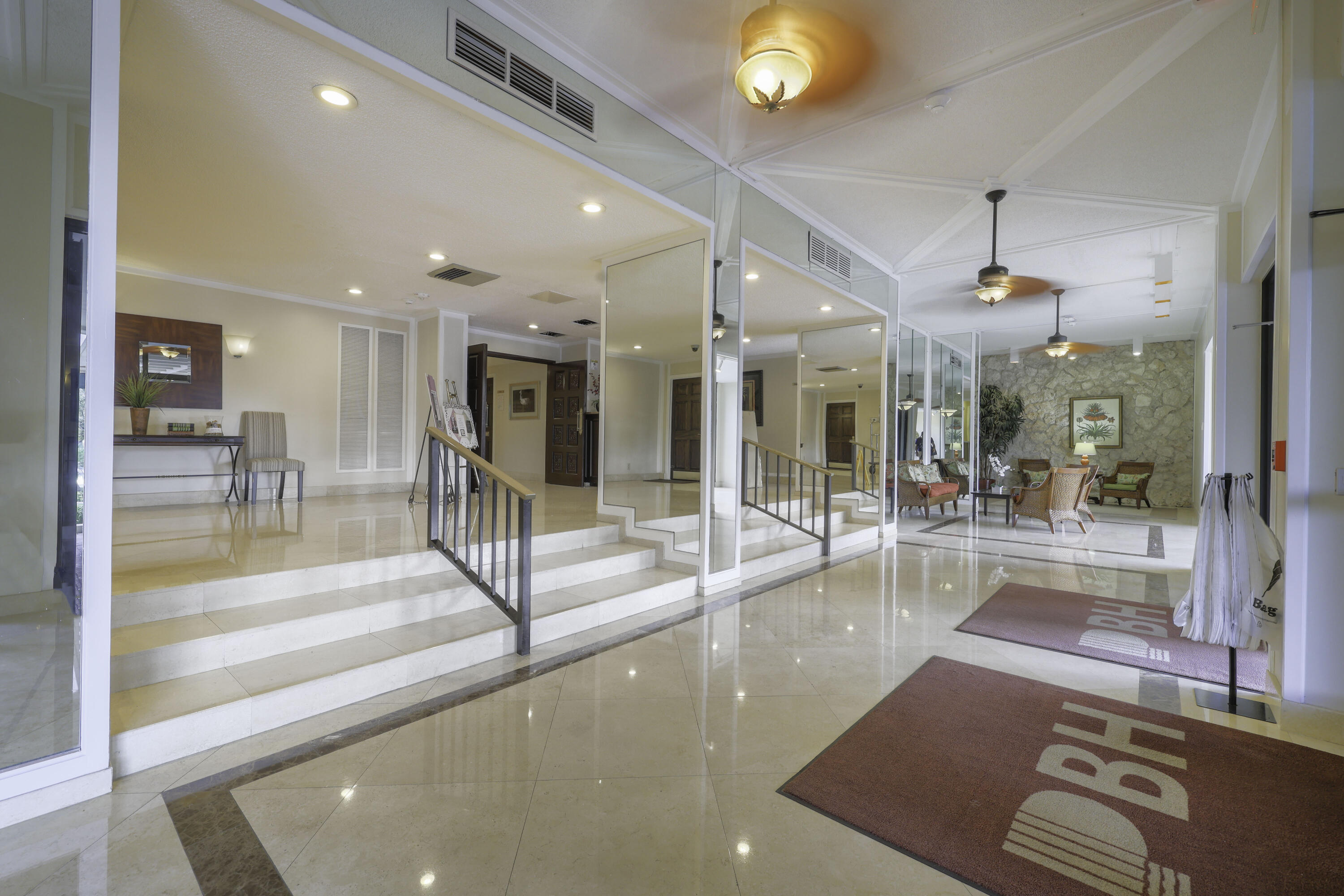 PALM BEACH HOUSE CONDO - Residential