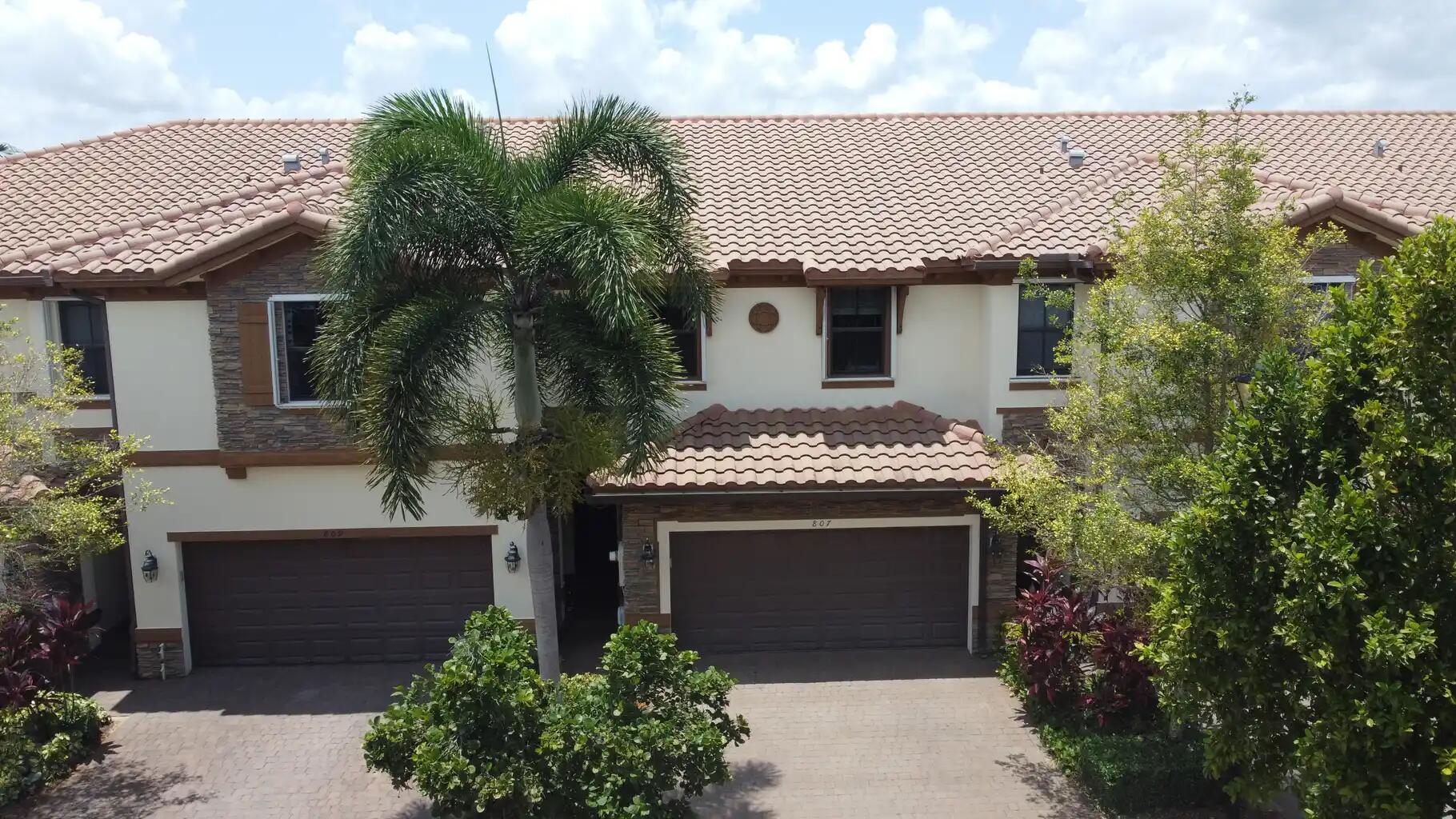 807 E Village Circle