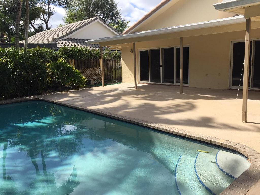 THORNHILL ESTATES - Residential Lease