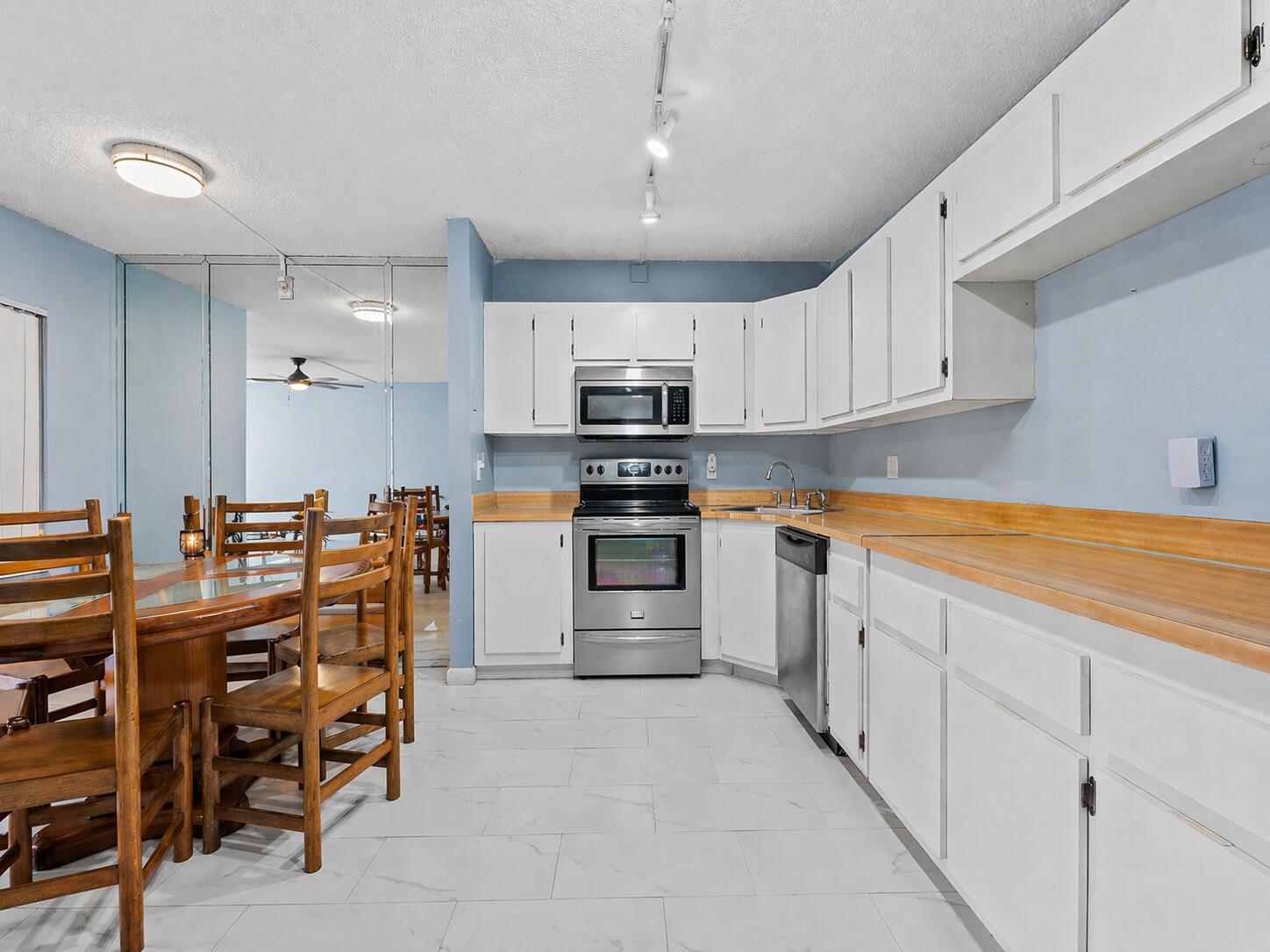 PINE RIDGE AT DELRAY BEACH CONDO - Residential