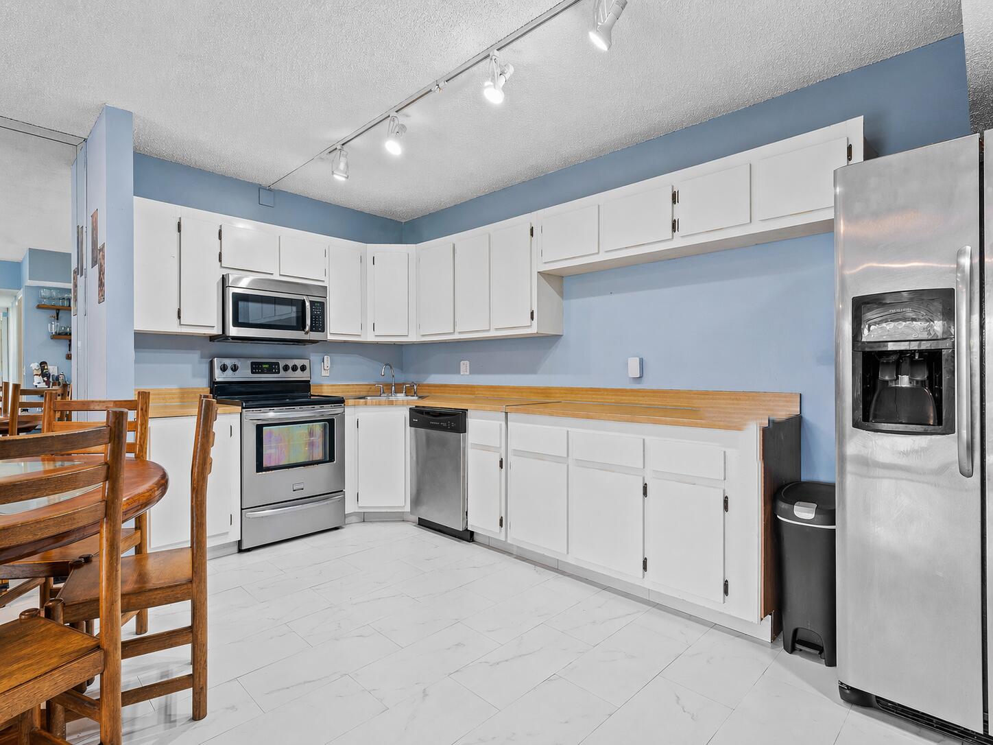 PINE RIDGE AT DELRAY BEACH CONDO - Residential