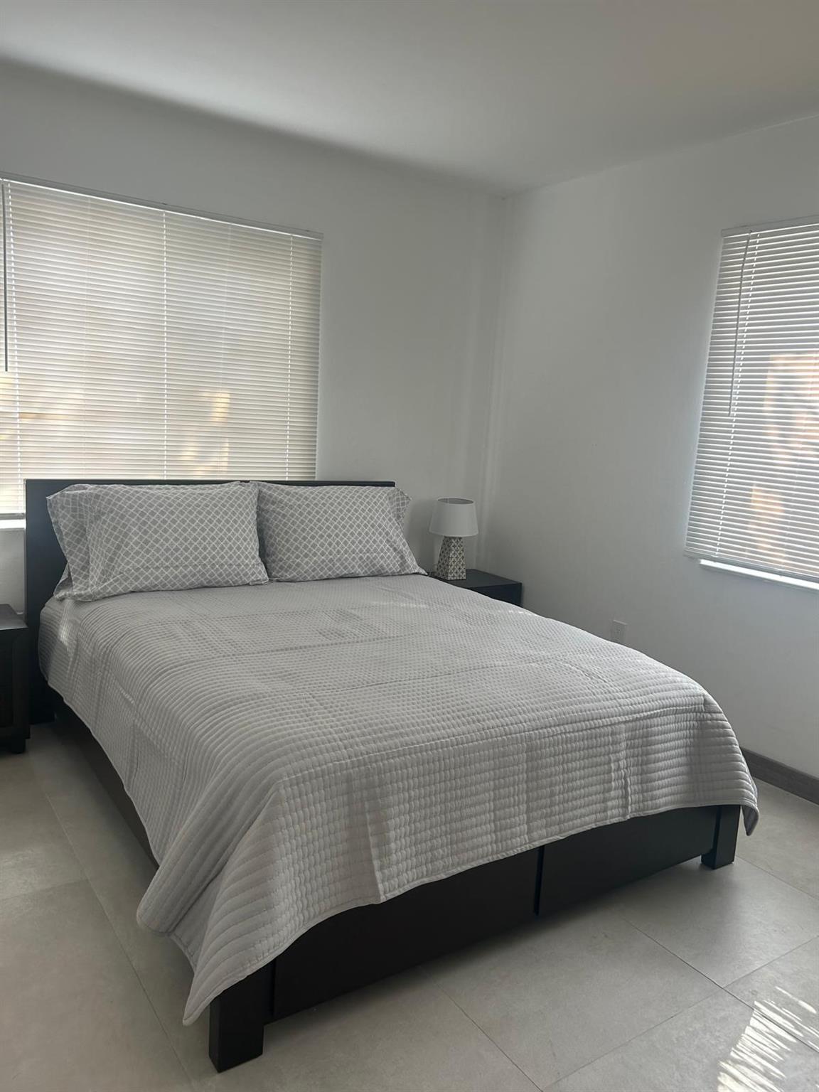 Lauderdale 2-9 D - Residential Lease