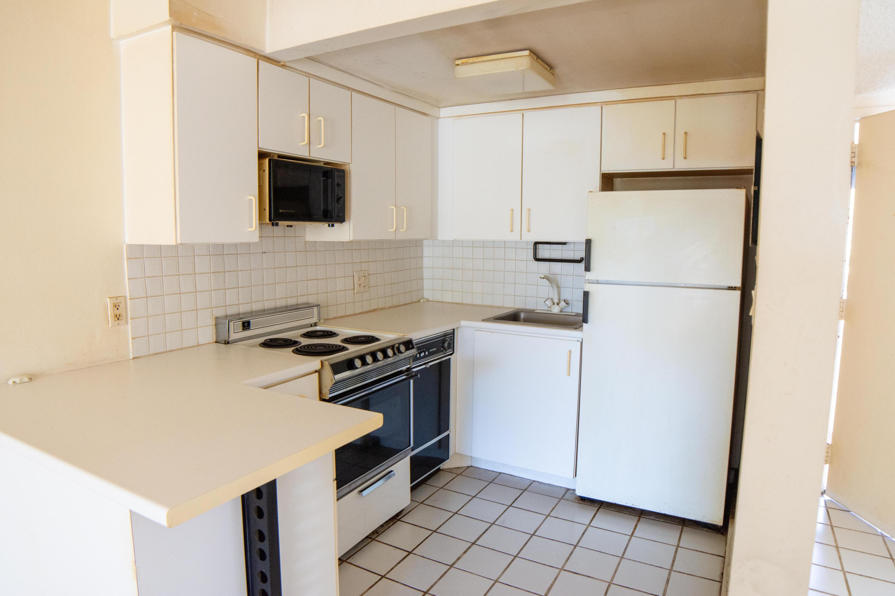 CRICKET CLUBHOUSE CONDO - Residential