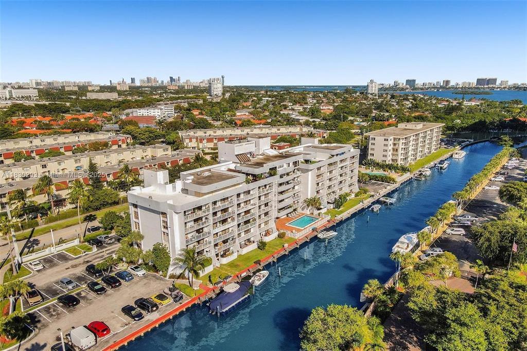 CRICKET CLUBHOUSE CONDO - Residential