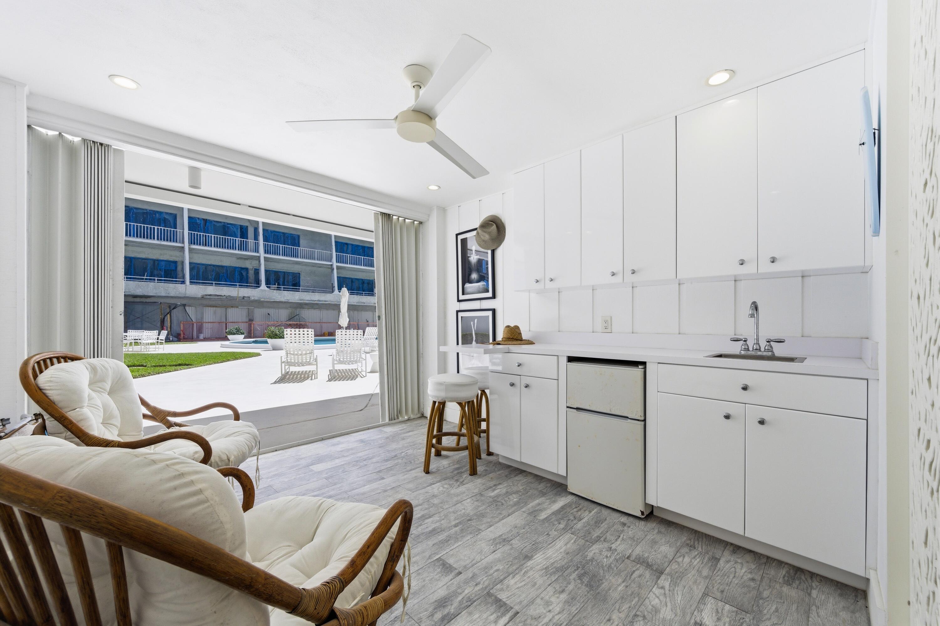 REEF CONDO - Residential