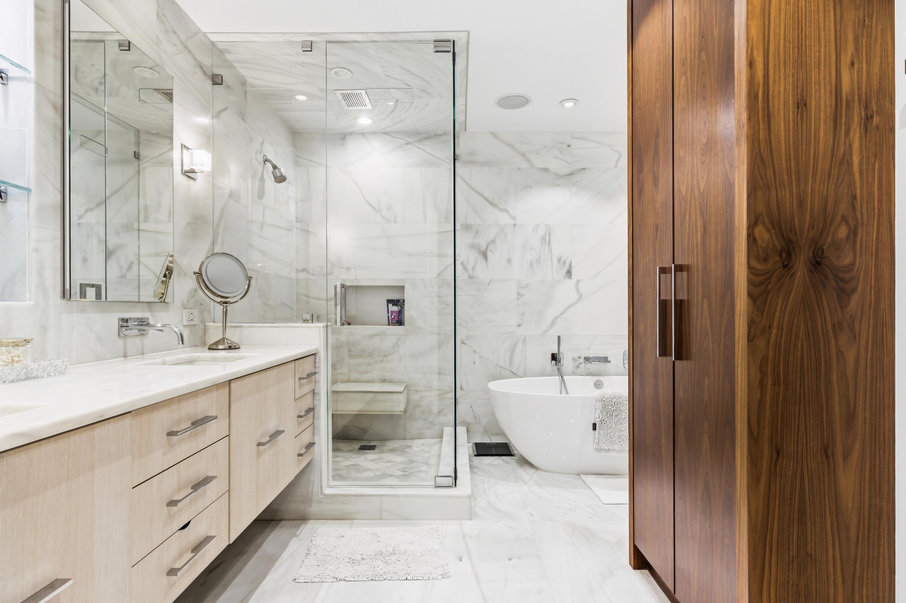 REEF CONDO - Residential