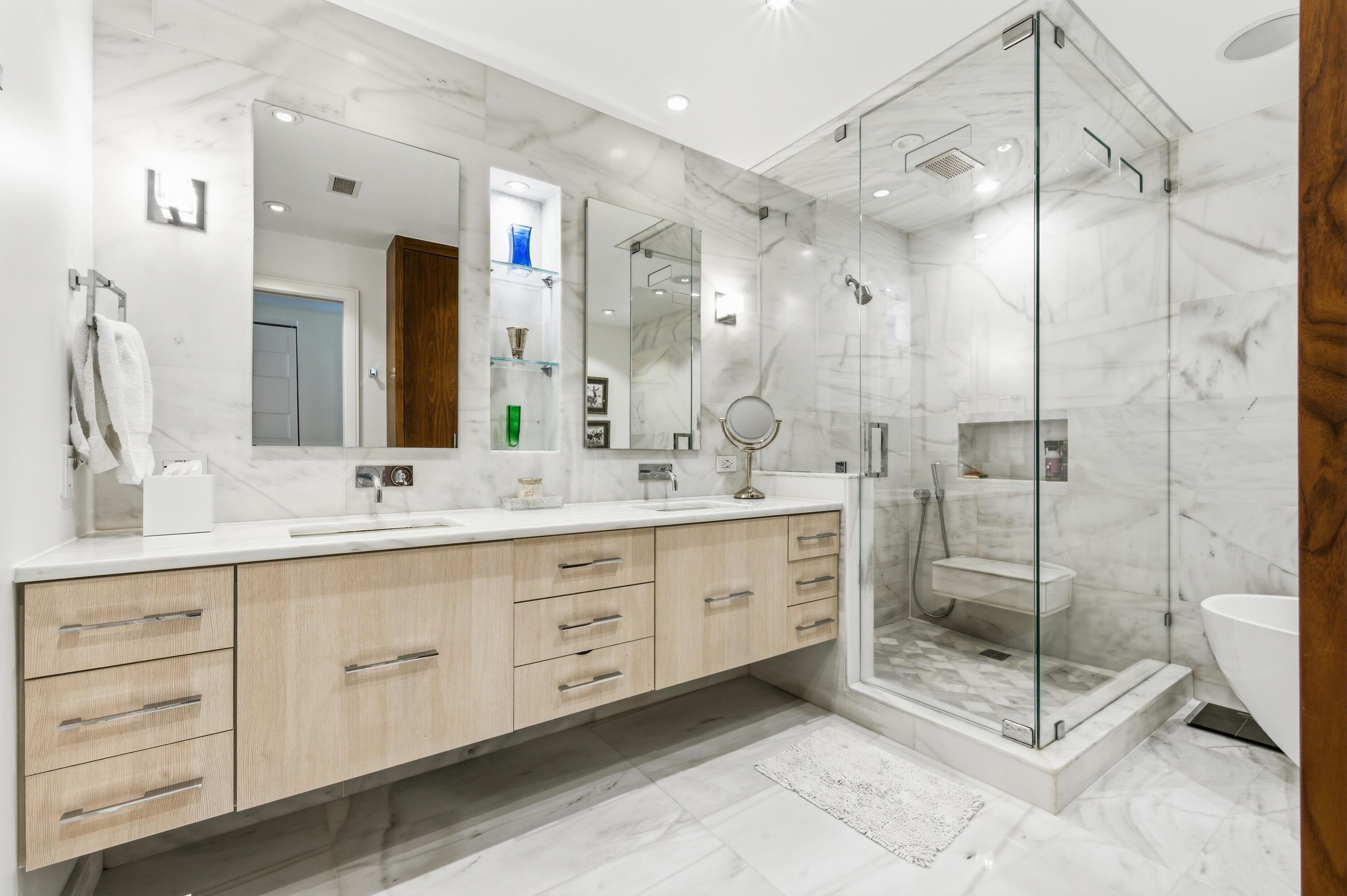 REEF CONDO - Residential