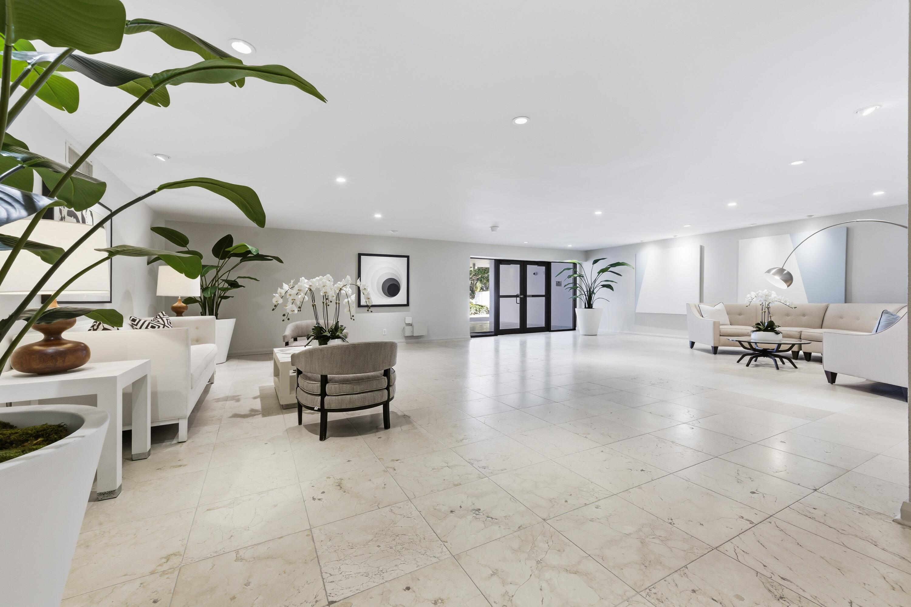 REEF CONDO - Residential